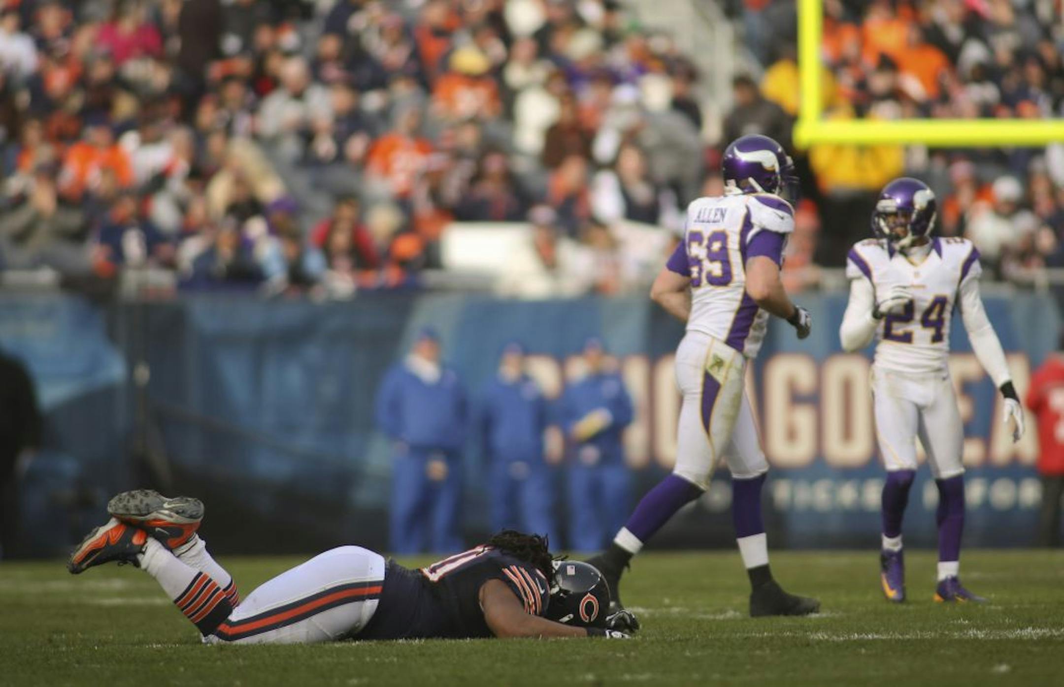 Chicago's Lance Louis remained on the field after a hit by the Vikings' Jared Allen (69) in the third quarter.