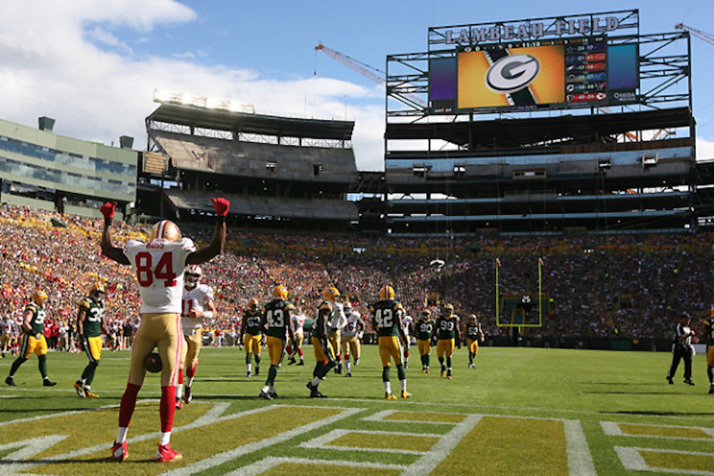 San Francisco 49ers Randy Moss celebrtates his touchdwon catch during the first quarter of their game against the Green Bay Packers Sunday, September 9, 2012 at Lambeau Field in Green Bay, Wis. The San Francisco 49ers beat the Green Bay Packers 30-22.  MARK HOFFMAN/MHOFFMAN@JOURNALSENTINEL.COM