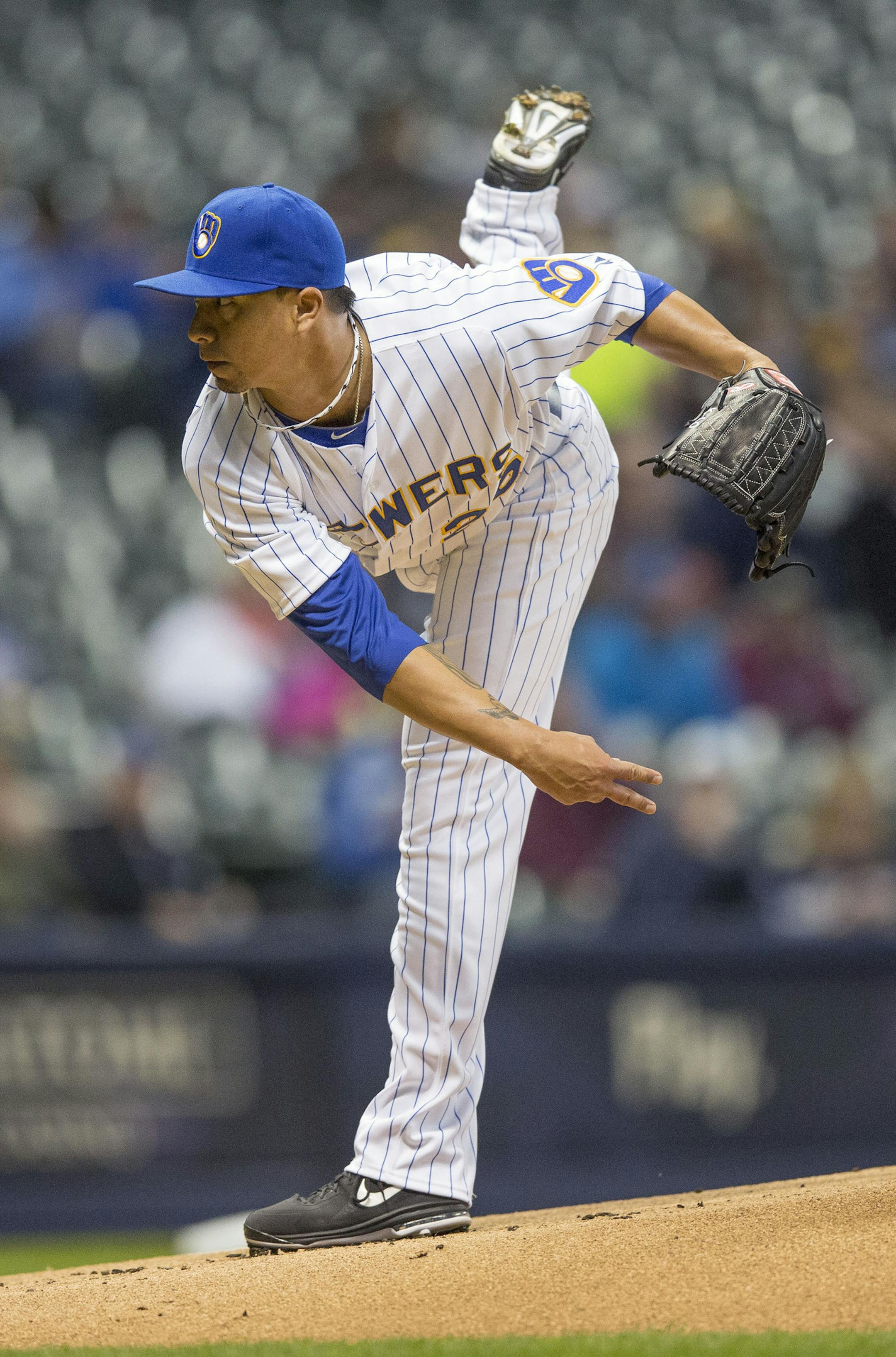 Milwaukee Brewers' Kyle Lohse pitches to a Arizona Diamondbacks' batter during the first inning of a baseball game Friday, April 5, 2013, in Milwaukee. (AP Photo/Tom Lynn)