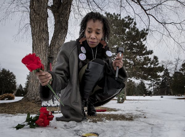 Kim Ambers placed flowers at the gravesite her son Richard Ambers at Crystal Lake Cemetery. ] CARLOS GONZALEZ &#xef; cgonzalez@startribune.com - Minne