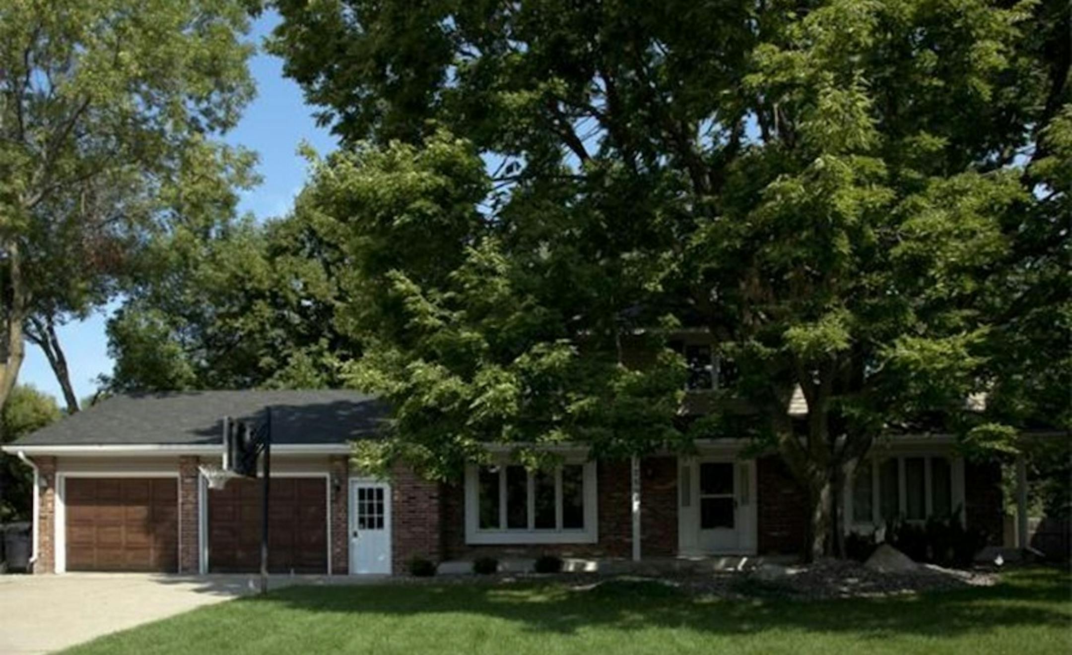 ... Arden Hills
Built in 1981, this four-bedroom, three-bath house has 3,212 finished square feet and features four bedrooms on one level, two fireplaces, full finished basement, porch, deck and sprinkler system. Listed by William Thelen, Re/Max Specialists, 651-470-8254.