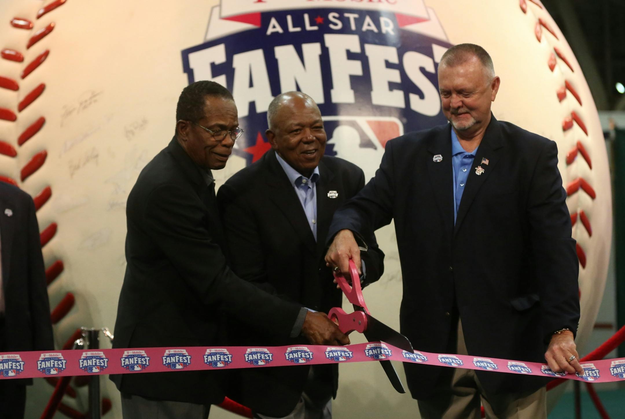 Rod Carew, Tony Oliva and Bert Blyleven open Fan Fest with a ribbon-cutting.