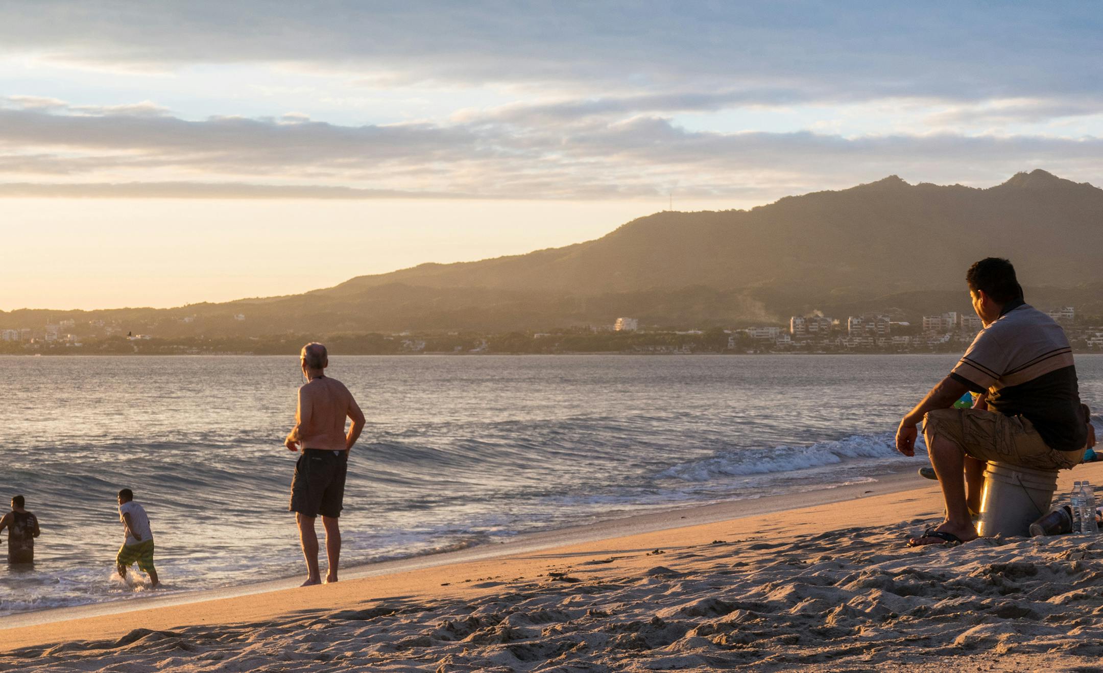 Bucerias’s warm ocean, sandy beaches and laid-back lifestyle attract “snowbirds” from Canada. (Steve Haggerty/TNS)