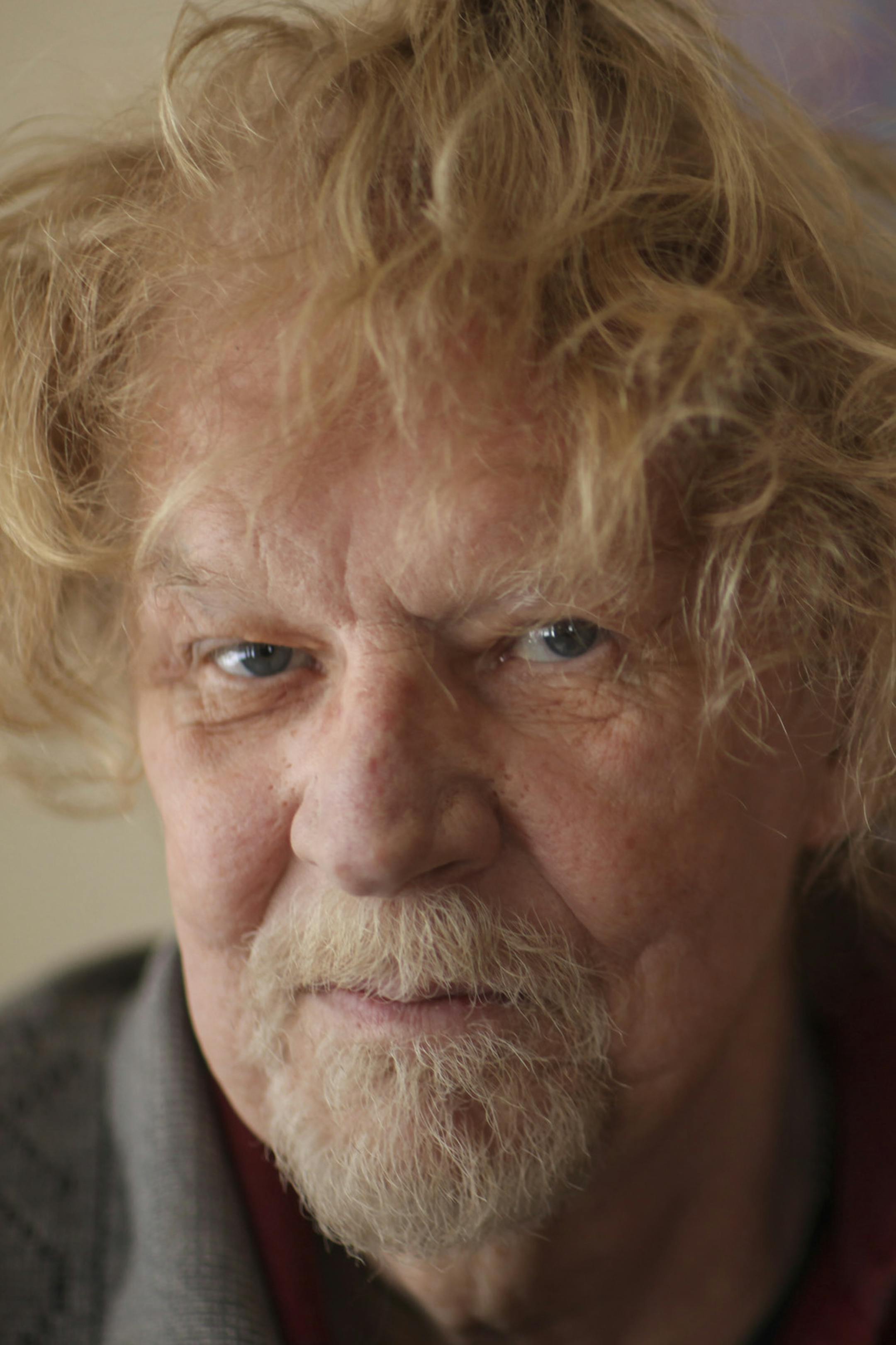 JEFF WHEELER ¥ jeff.wheeler@startribune.com MINNEAPOLIS - 1/25/10 - Local blues/rock legend Willie Murphy put out a double-CD in October for Red House Records that he's only now able to support with gigs because he broke his arm just before it was released. IN THIS PHOTO: ] Willie Murphy in the living room of his Minneapolis home Monday afternoon.