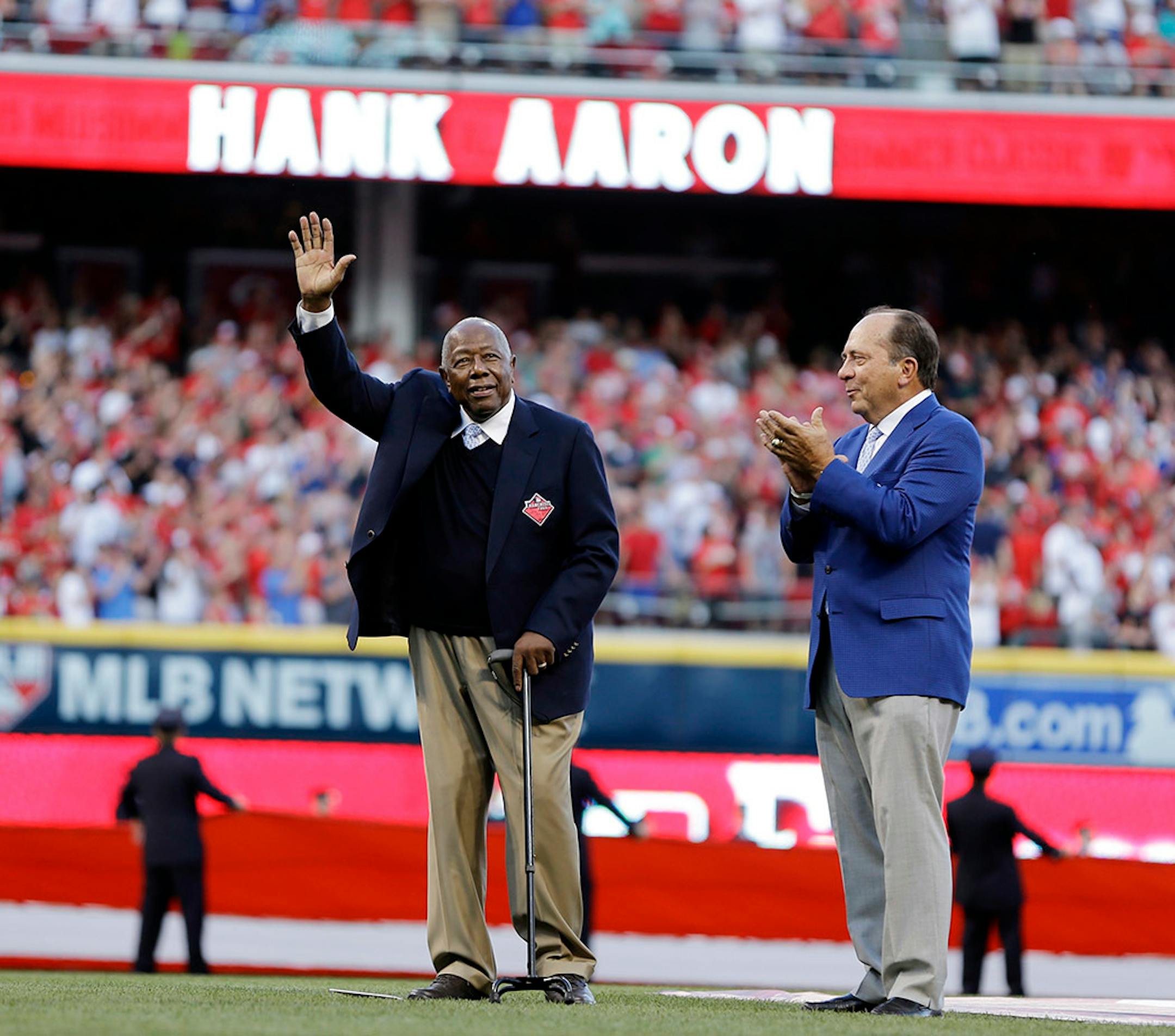 Hank Aaron is introduced before the MLB All-Star baseball game, Tuesday, July 14, 2015, in Cincinnati.