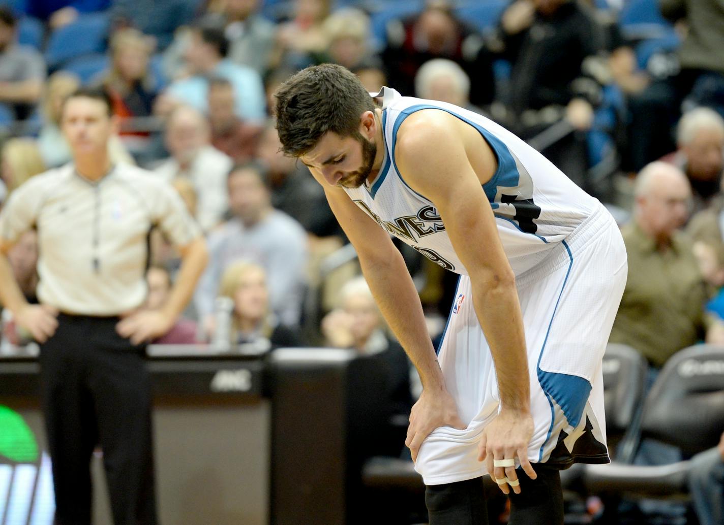 Minnesota Timberwolves guard Ricky Rubio (9) l