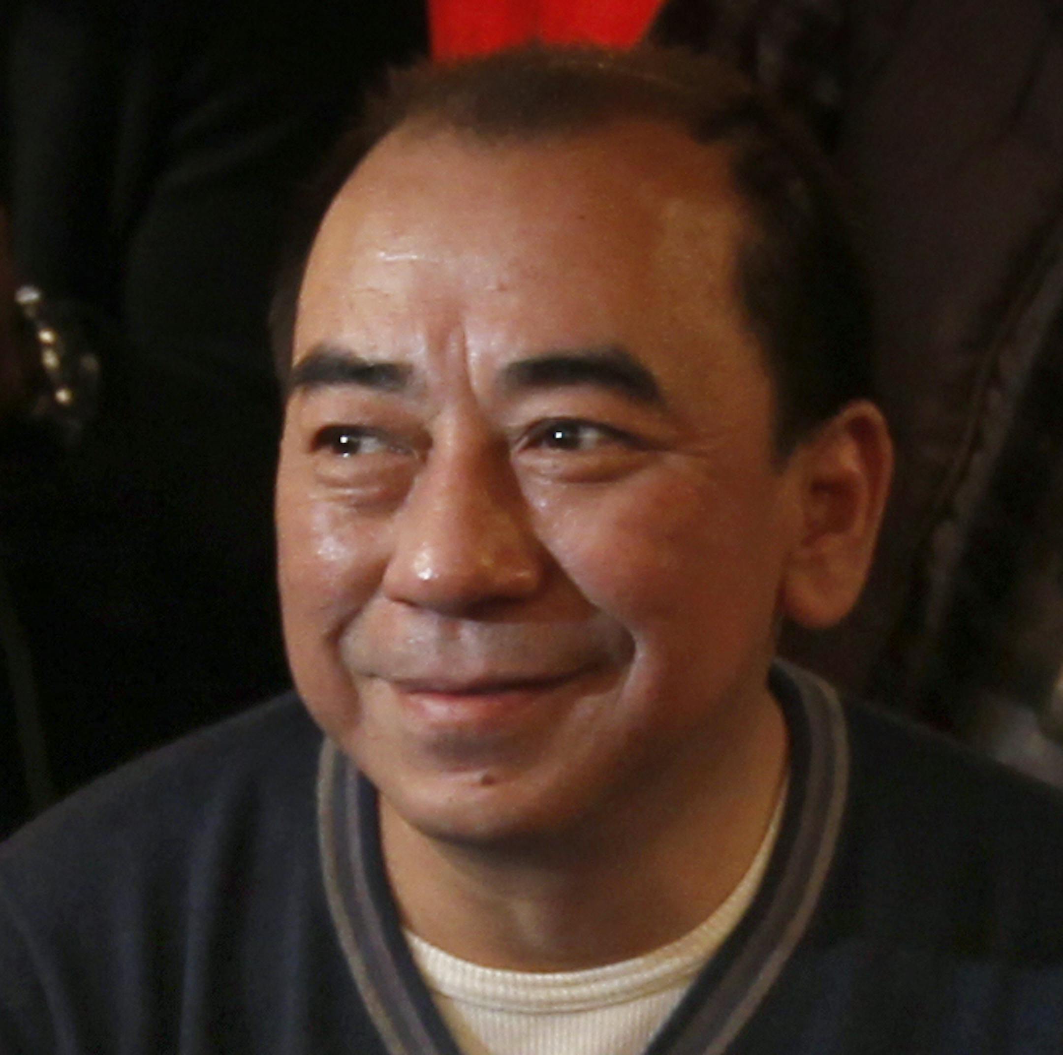 Over 20 years in the business, Louis Lee in foreground is worked over by comics that have/will work the ACME club. From left they are, Shannan Paul Amber Preston, C Willi Myles, Kjell Bjorgen, Ben San Del, Mary Mack and Andy Erikson. [ TOM WALLACE ‚Ä¢ twallace@startribune.com _ Assignment #20020213A_October 18, 2011_ SLUG: analog1025_ EXTRA INFORMATION: CQ by name themselves‚Ä¶ An Illustration for tom horgans night out column.
