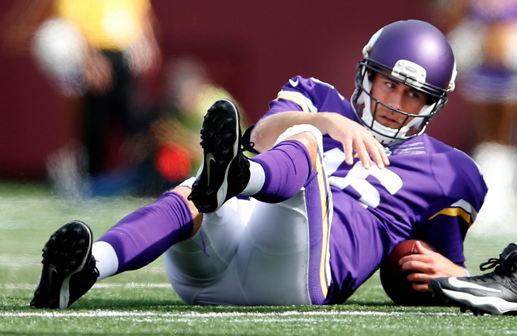 Vikings quarterback Matt Cassel (16) was sacked by Dont'a Hightower (54) in the fourth quarter. ] CARLOS GONZALEZ cgonzalez@startribune.com - September 14 , 2014 , Minneapolis, Minn., NFL, TCF Bank Stadium, Minnesota Vikings vs. New England Patriots