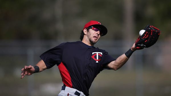 Darin Mastroianni caught a fly ball during a spring training practice.