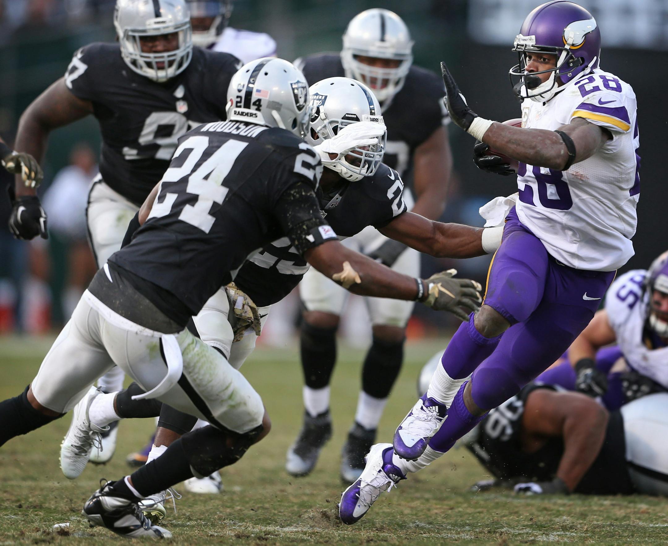 Minnesota Vikings running back Adrian Peterson (28) ran away from Raiders free safety Charles Woodson (24) and cornerback D.J. Hayden (25) at the Oakland Coliseum Sunday November 15, 2015 in Oakland, CA.] The Minnesota Vikings beat at the Oakland Raiders 30-14 in the Coliseum. Jerry Holt/ Jerry.Holt@Startribune.com