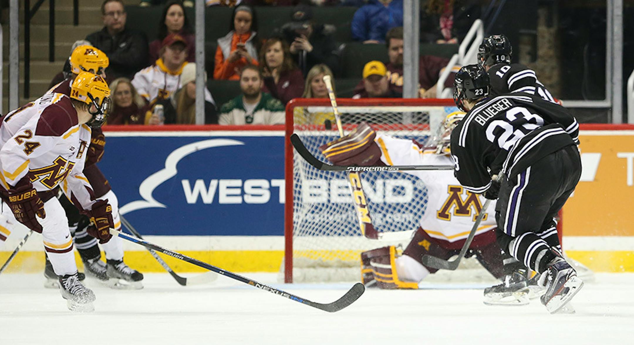 Mavericks forward Teddy Blueger (23) scored what proved to be the game winner in the third period Sunday afternoon.