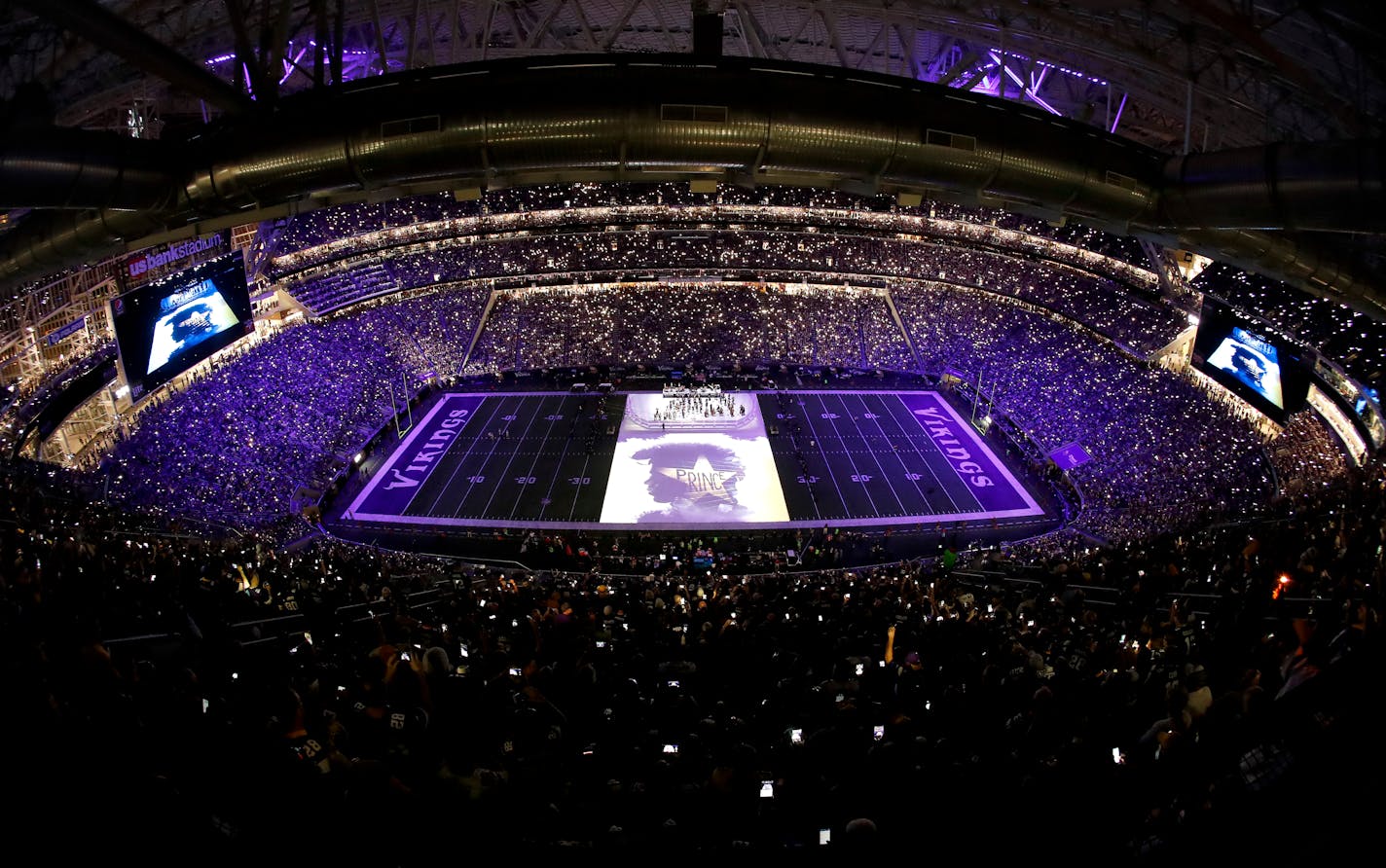 The Minnesota Orchestra performed Purple Rain as tribute to Prince during the half time show. ] CARLOS GONZALEZ cgonzalez@startribune.com - September 18, 2016, Minneapolis, MN, US Bank Stadium, NFL, Minnesota Vikings vs. Green Bay Packers