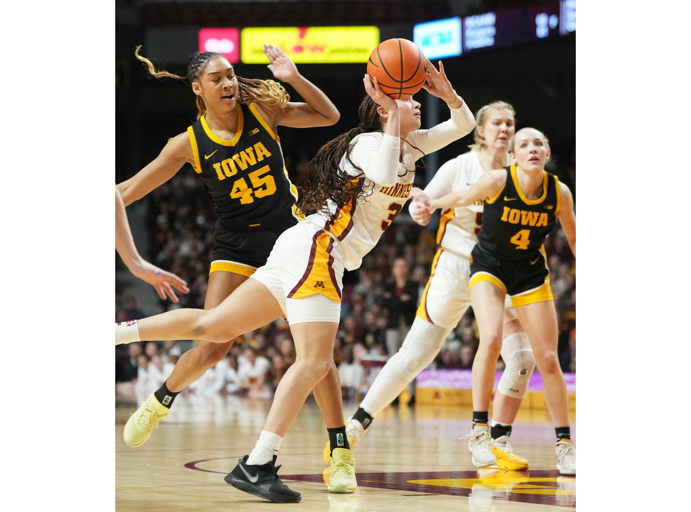 Gophers women’s basketball team drops home game to Iowa