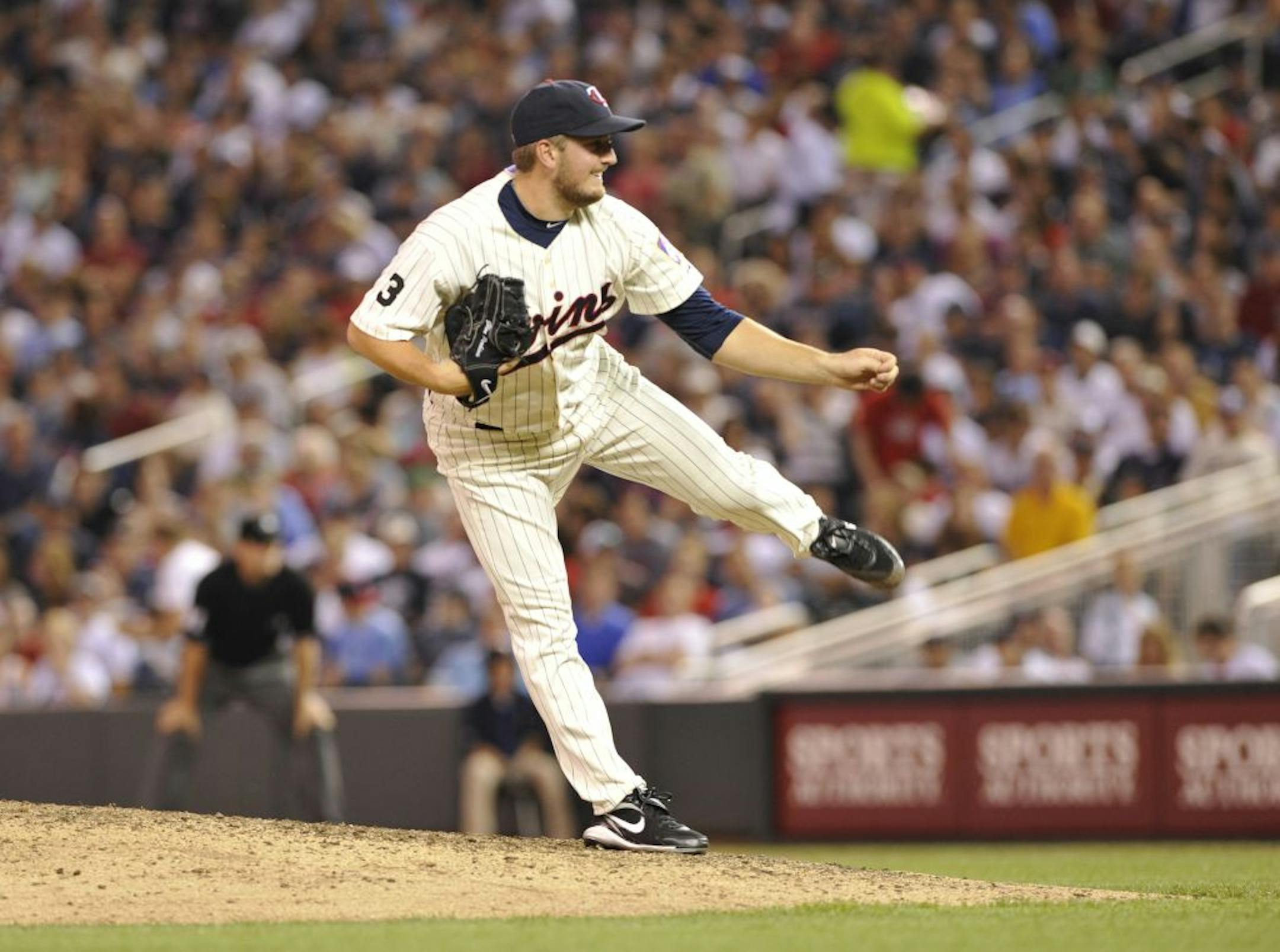 Twins reliever Glen Perkins