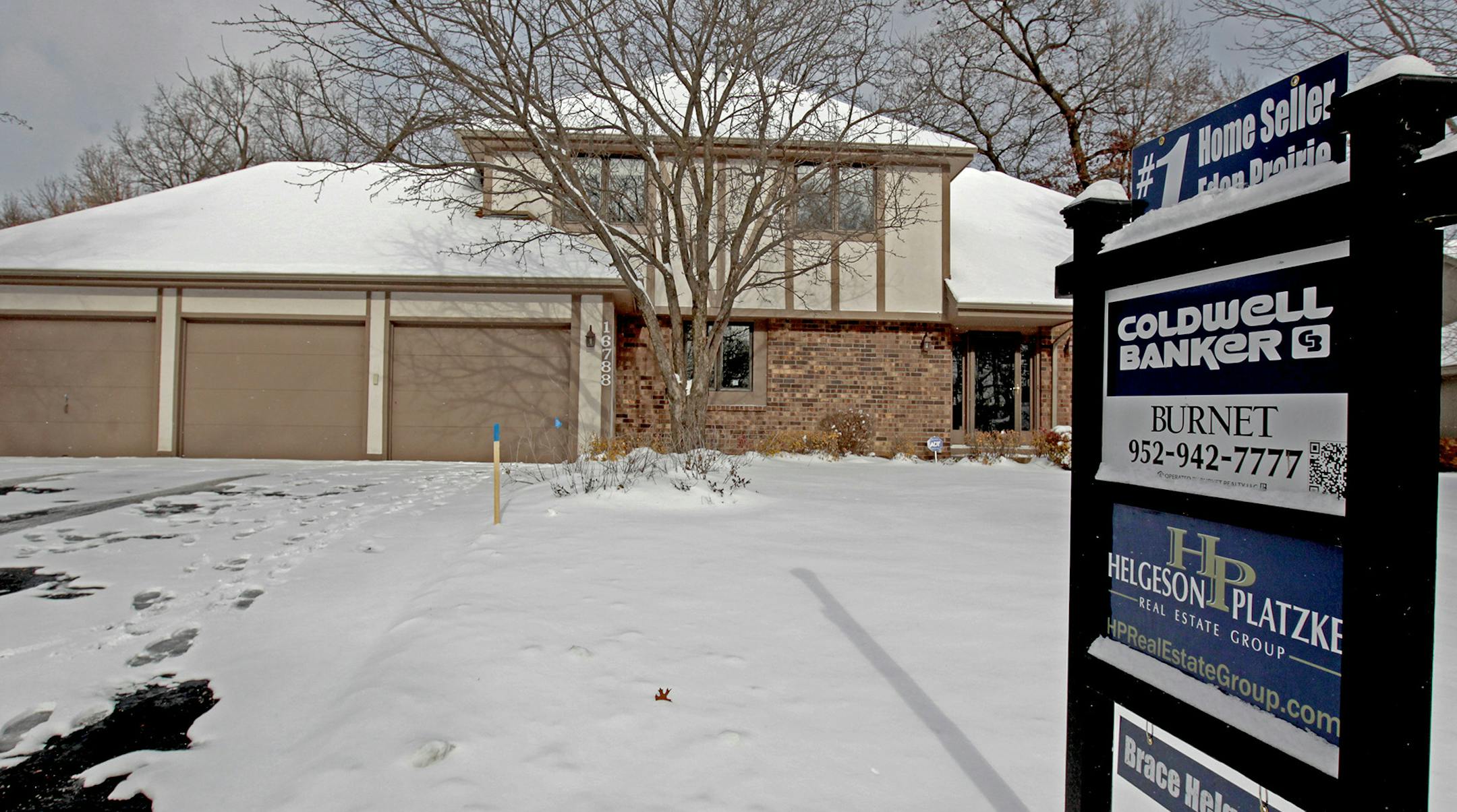 A home for sale, Tuesday, November 11, 2014 in Eden Prairie, MN. ] (ELIZABETH FLORES/STAR TRIBUNE) ELIZABETH FLORES • eflores@startribune.com