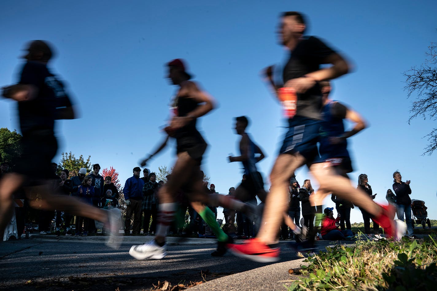 Runners ran past spectators as they approached mile eight during the 2019 Medtronic Twin Cities Marathon in Minneapolis, Minn., on Sunday, October 6, 2019. ] RENEE JONES SCHNEIDER ¥ renee.jones@startribune.com