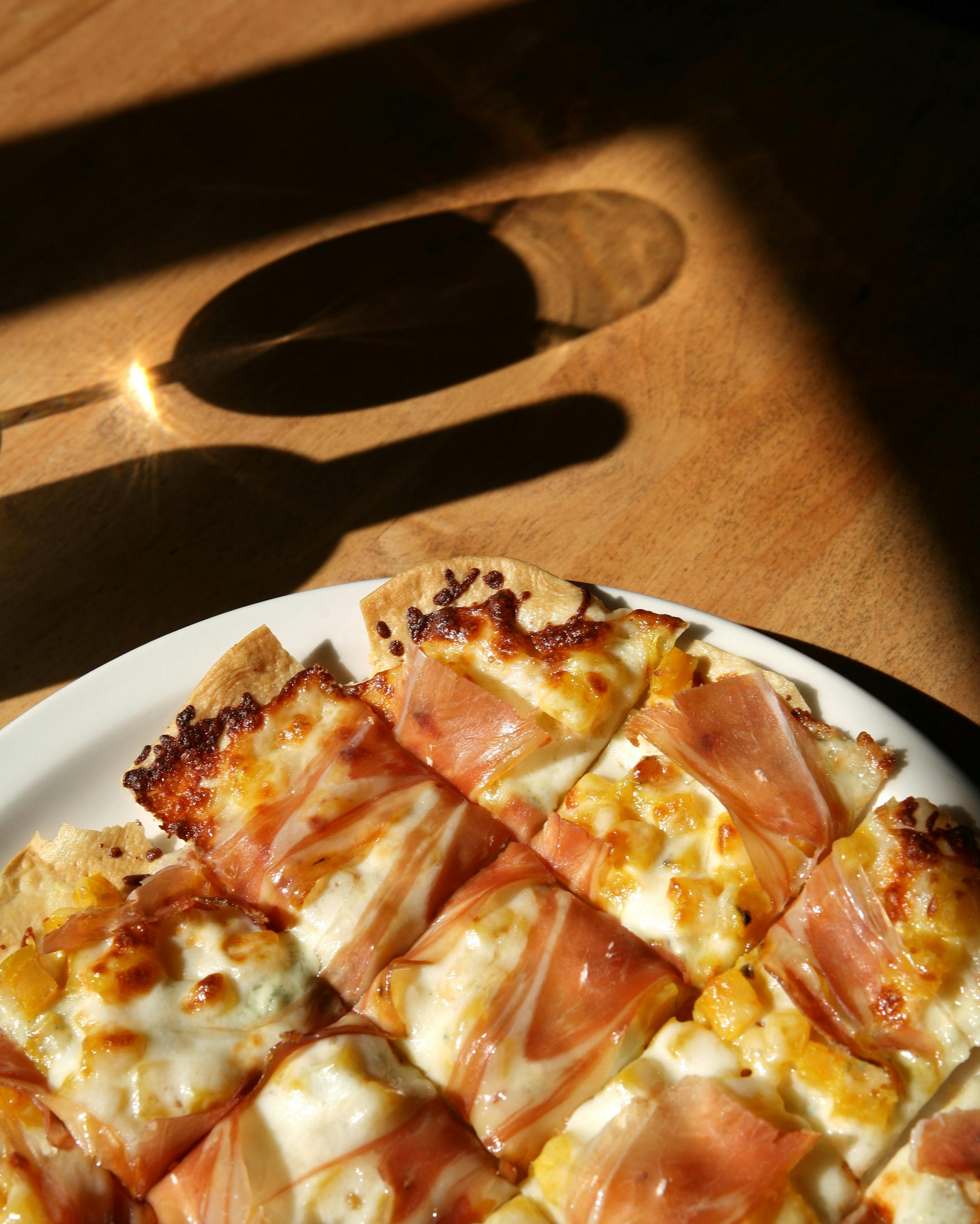 TOM WALLACE � twallace@startribune ASSIGN#111020_SLUG_#111020 rn0607___05/29/2007 Toast: 415 N. 1st St., Minneapolis, 612-333-4305 A pretty pizza, one with roasted beets and serrano ham.