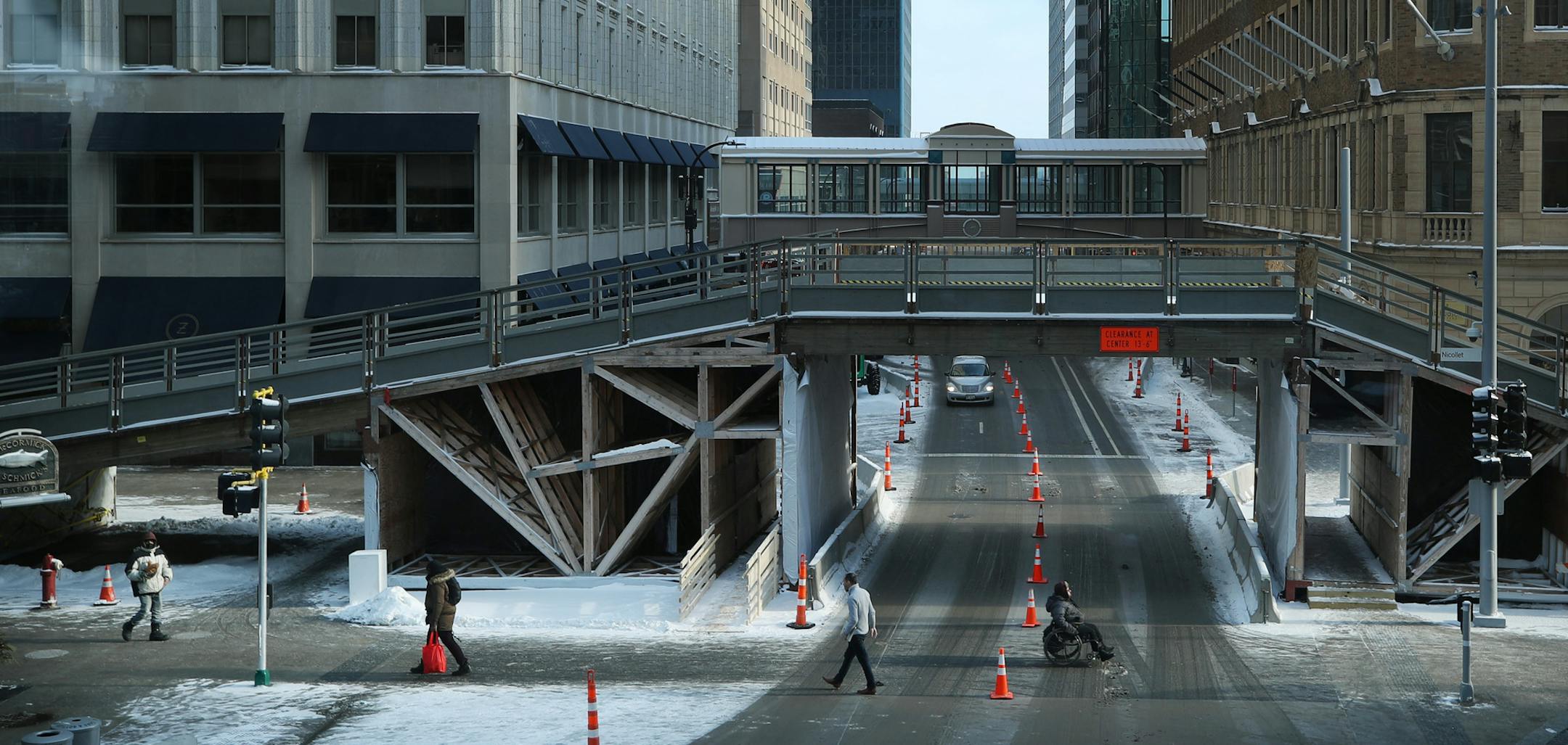 The American Birkebeiner International Bridge crossed over the Nicollet Mall on 9th Street Monday January 15, 2018 in Minneapolis MN. ] JERRY HOLT ï jerry.holt@startribune.com