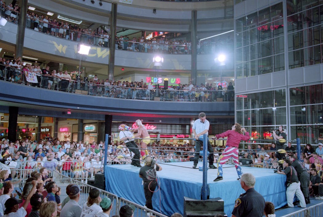Hulk Hogan wrestled Big Bubba during the debut of WCW's Monday Nitro at the Mall of America in 1995.