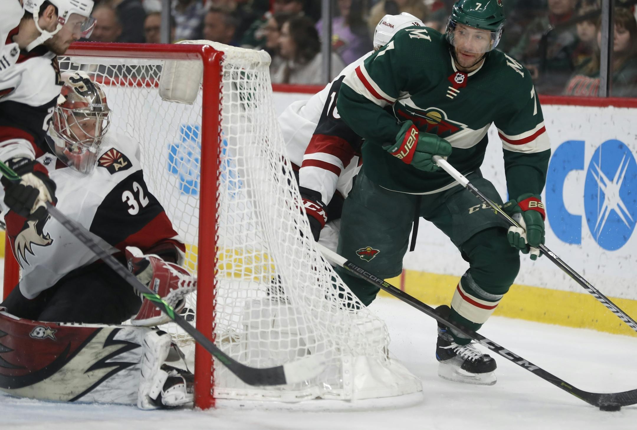 Coyotes goalie Antti Raanta looks to defend as Matt Cullen searches for an opening.