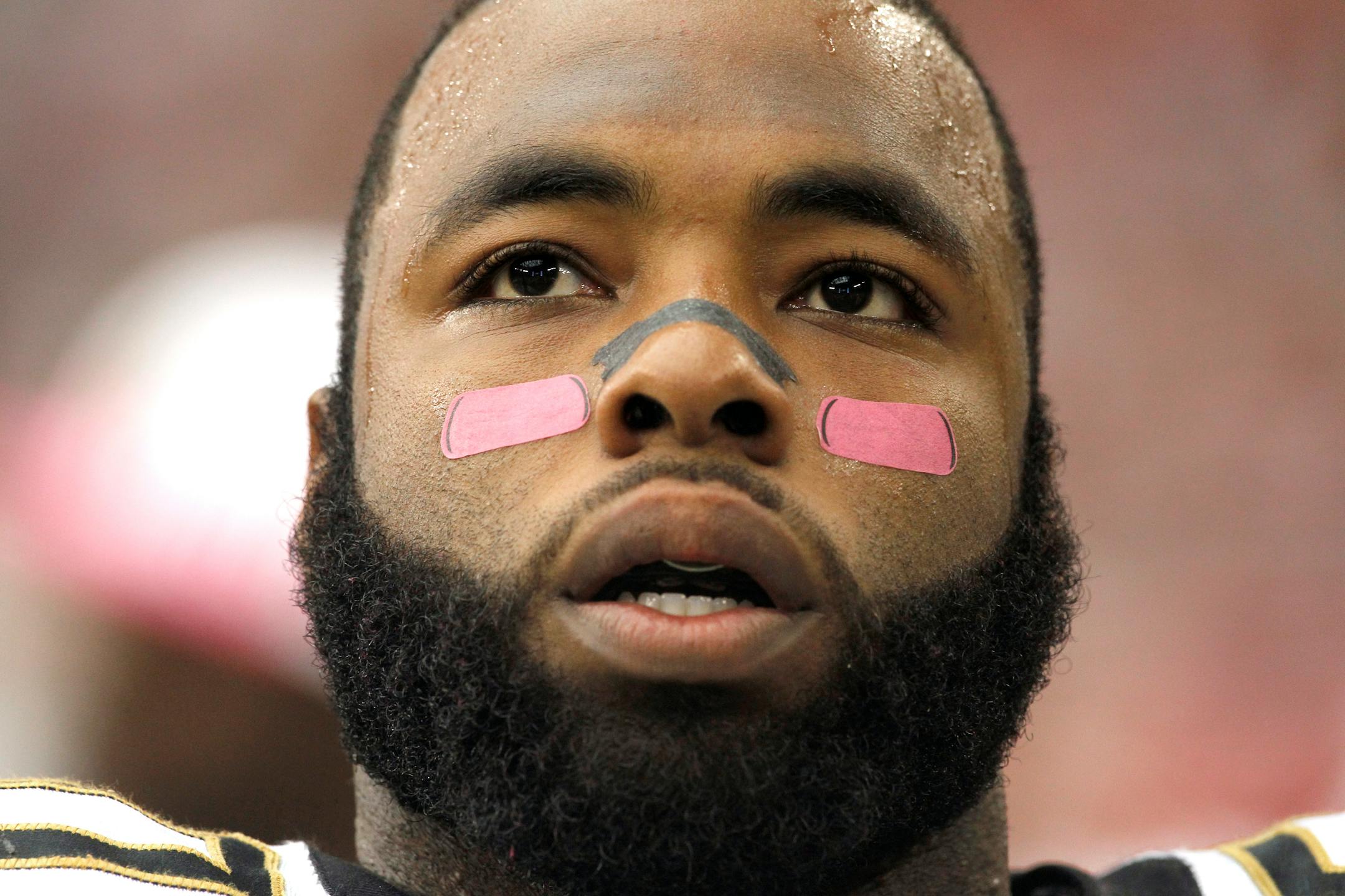 Former Saints linebacker Marvin Mitchell signed with the Vikings on Tuesday.