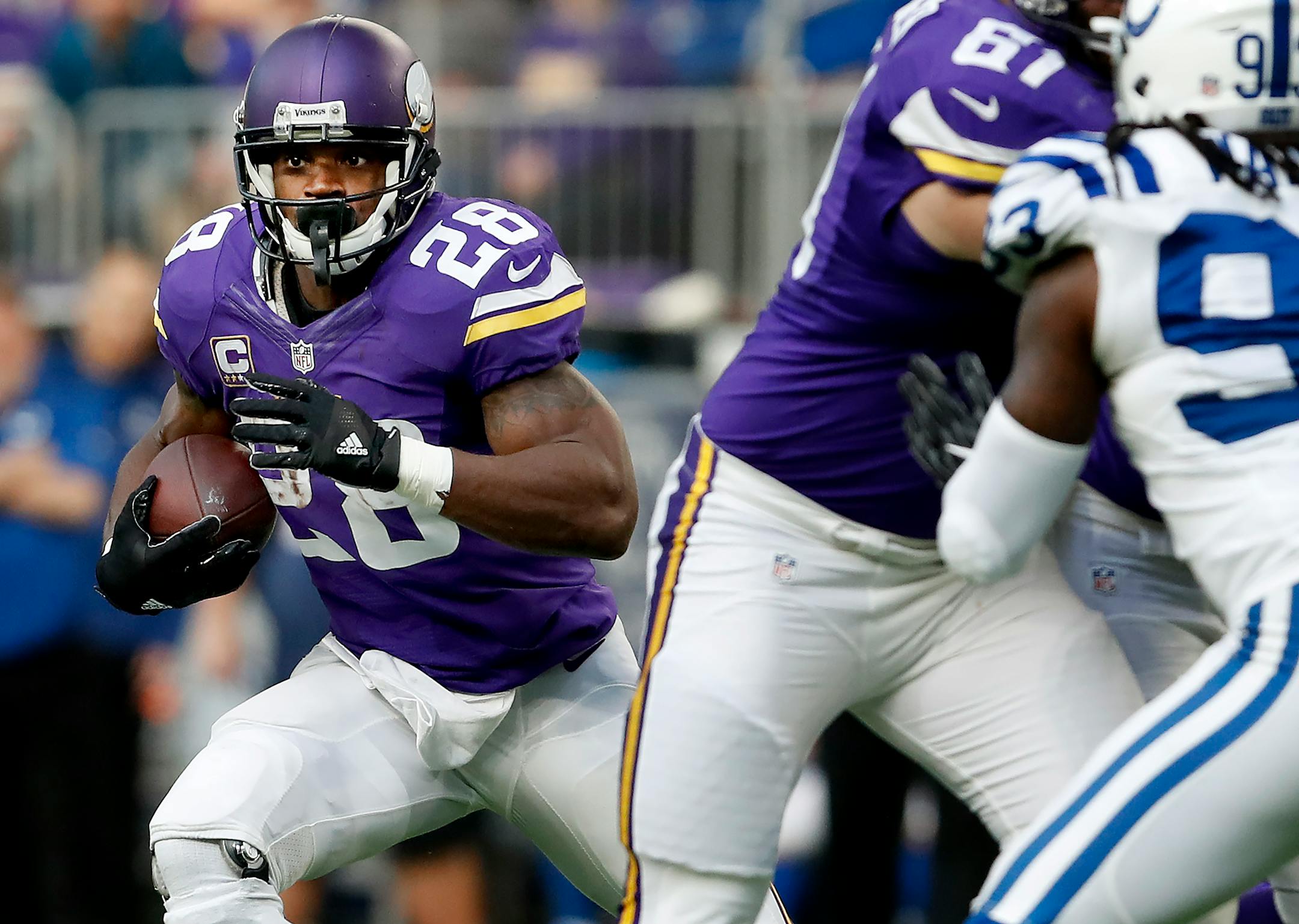 Minnesota Vikings running back Adrian Peterson (28) during a run in the second quarter. ] CARLOS GONZALEZ cgonzalez@startribune.com - December 18, 2016, Minneapolis, MN, US Bank Stadium, NFL, Minnesota Vikings vs. Indianapolis Colts