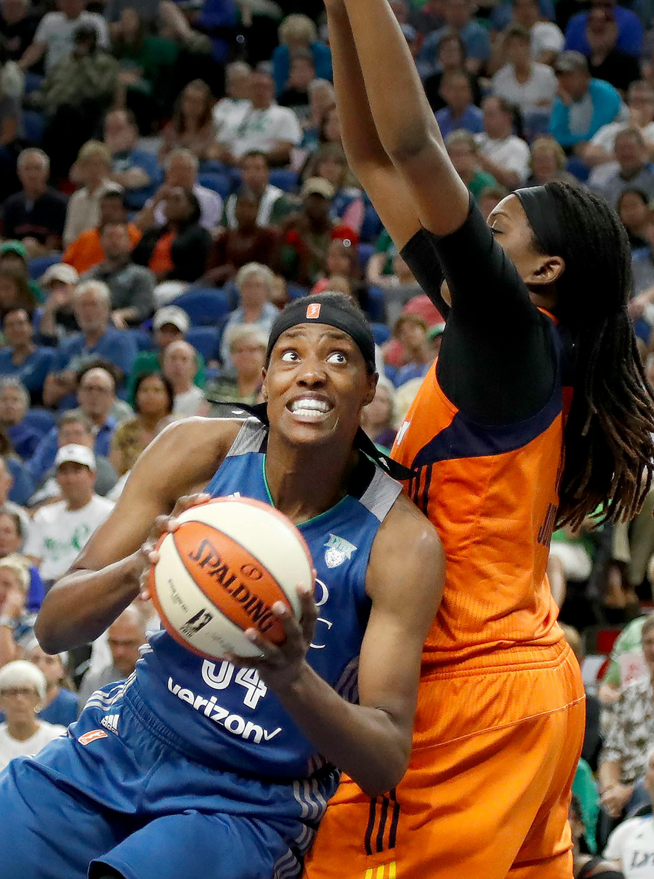 Sylvia Fowles (34) drove to the basket in the third quarter.
