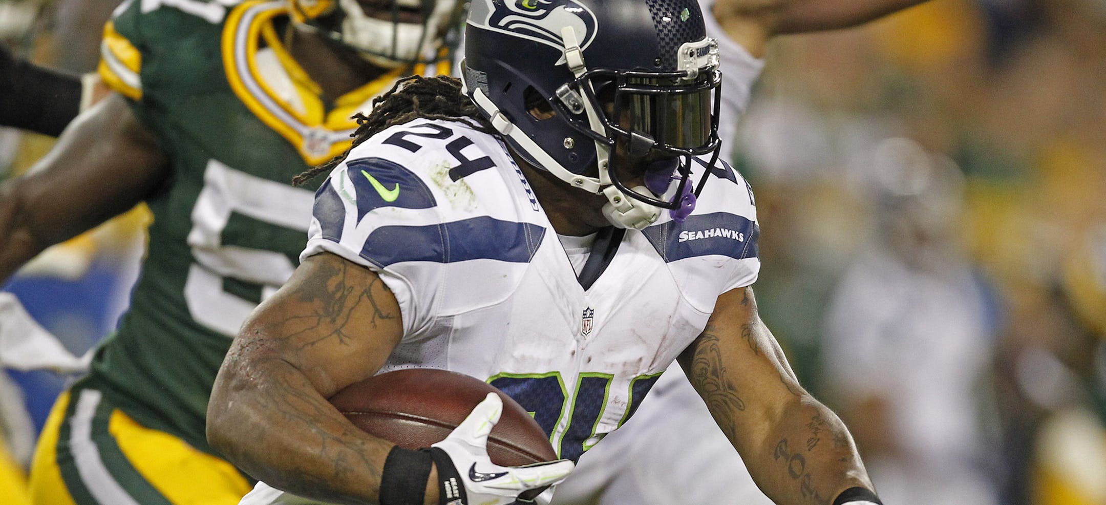 Seattle Seahawks running back Marshawn Lynch rushes against the Green Bay Packers during an NFL football game Sunday Sept. 20, 2015, in Green Bay, Wis. (AP Photo/Matt Ludtke)
