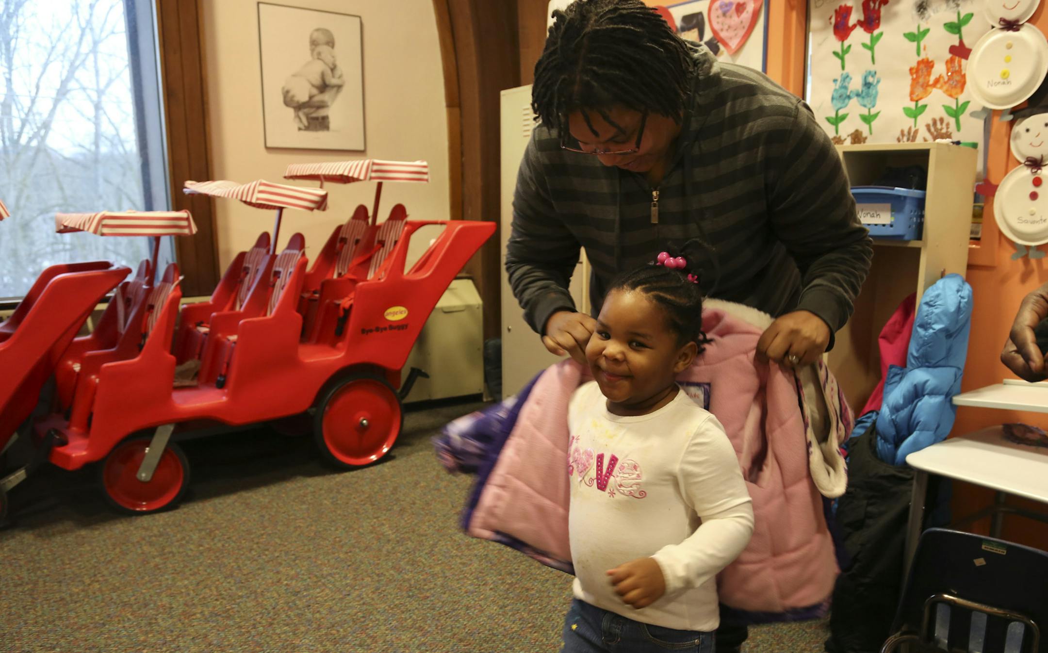 Courtney Morgan, 3, got help with her coat and hat from her mother Jhantaya Morgan at the end of the day at Family Partnership Child Care Center in Minneapolis, Min., Thursday, February 28, 2013. ] (KYNDELL HARKNESS/STAR TRIBUNE) kyndell.harkness@startribune.com