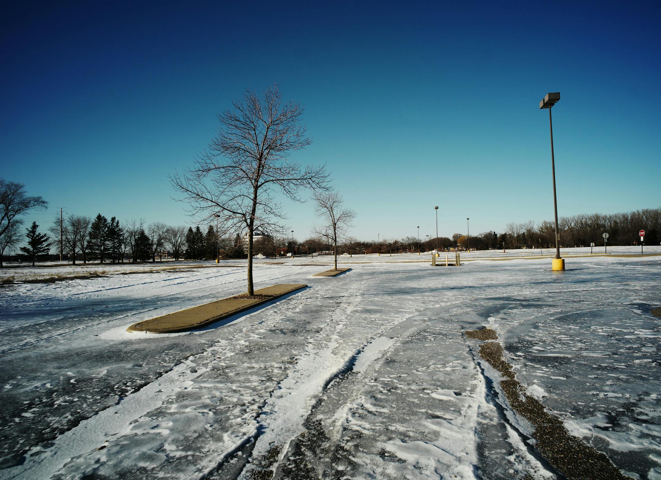 Former site of Brookdale Ford and a torn-down Circuit City to become site of 650 apartments under proposal by Devean George]Richard Tsong-Taatarii/rtsong-taatarii@startribune.com