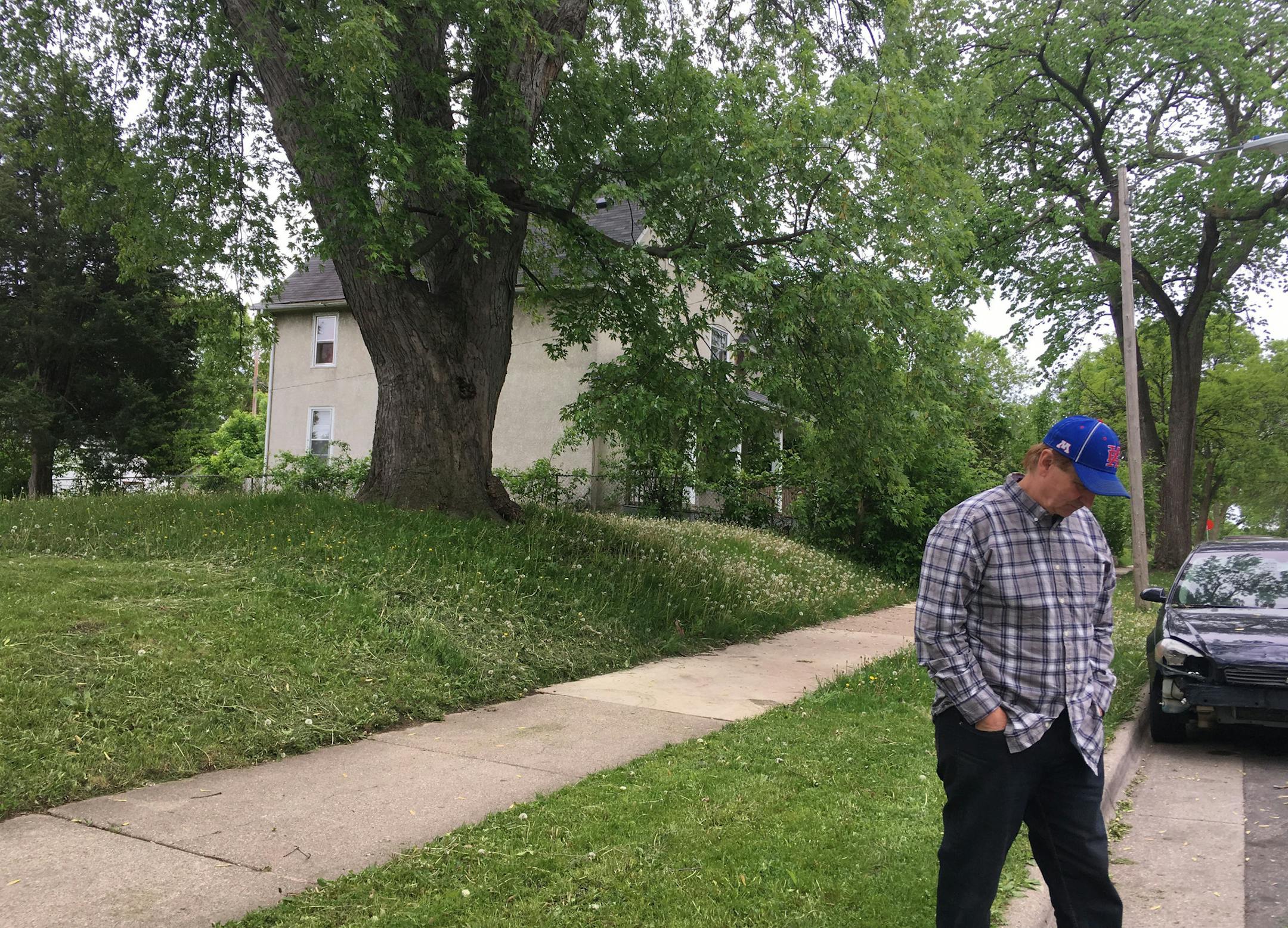 Developer Bruce Barron walks away from a vacant lot in north Minneapolis, where he plans to build a house through a new city program incentivizing homebuilding on the North Side. ORG XMIT: MIN1705191538335116