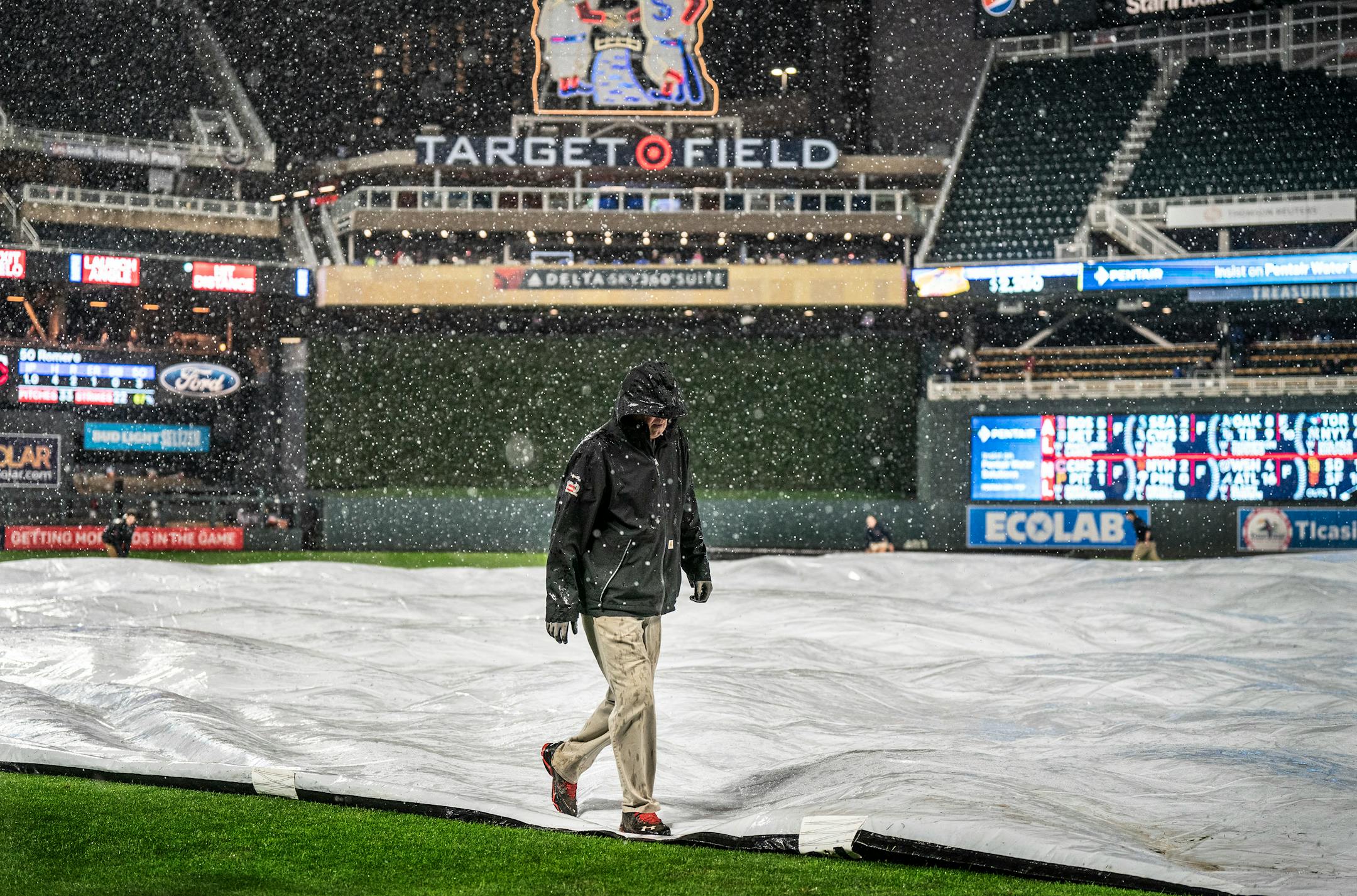 The Twins grounds crew rolled out the tarp in the eight-inning has heavy rain fell in Minneapolis.