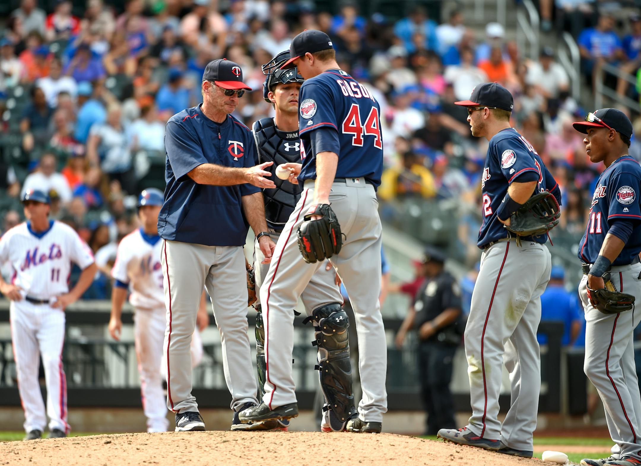 Minnesota Twins manager Paul Molitor takes the ball from starting pitcher Kyle Gibson (44) after Gibson loaded the bases in the sixth inning of a baseball game against the New York Mets, Sunday, Sept. 18, 2016, in New York. (AP Photo/Kathy Kmonicek)