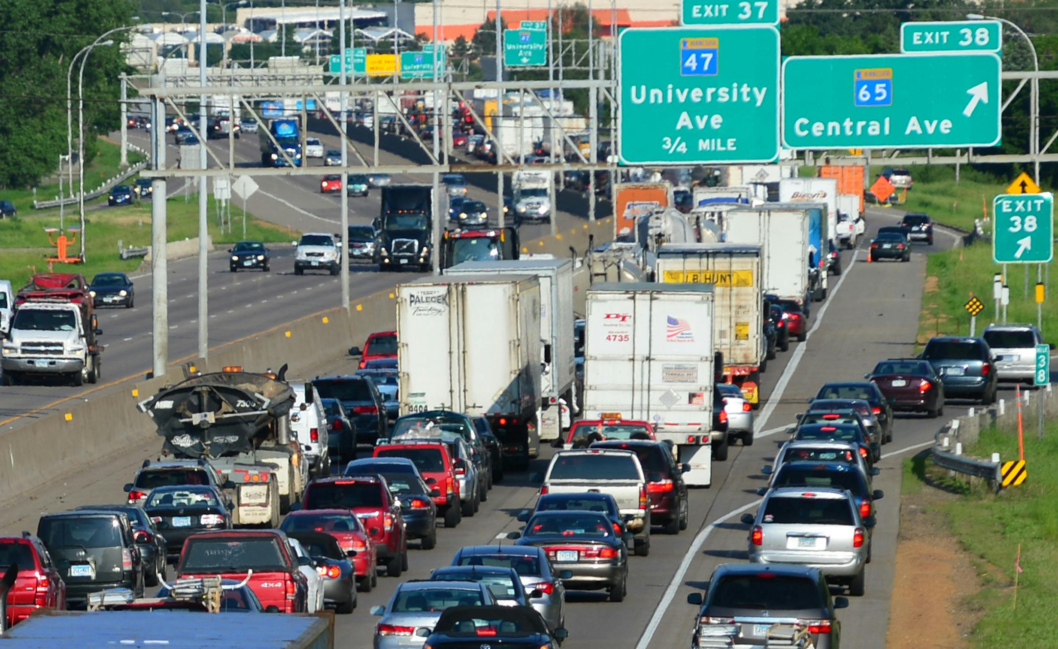 694 west bound was backed up at a near standstill during rush hour ] Richard.Sennott@startribune.com Richard Sennott/Star Tribune. ,Fridley, Minnesota Monday 6/118/13) ** (cq) ORG XMIT: MIN1306181533588018