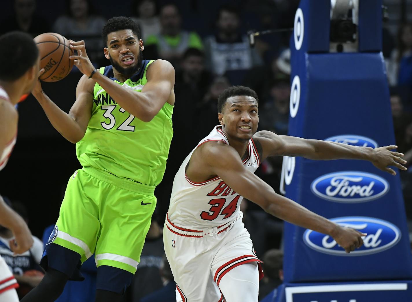 Minnesota Timberwolves center Karl-Anthony Towns (32) won the battle for a rebound against Chicago Bulls forward Wendell Carter Jr. (34) in the second half. ] Aaron Lavinsky &#x2022; aaron.lavinsky@startribune.com The Minnesota Timberwolves played the Chicago Bulls on Saturday, Nov. 24, 2018 at Target Center in Minneapolis, Minn.