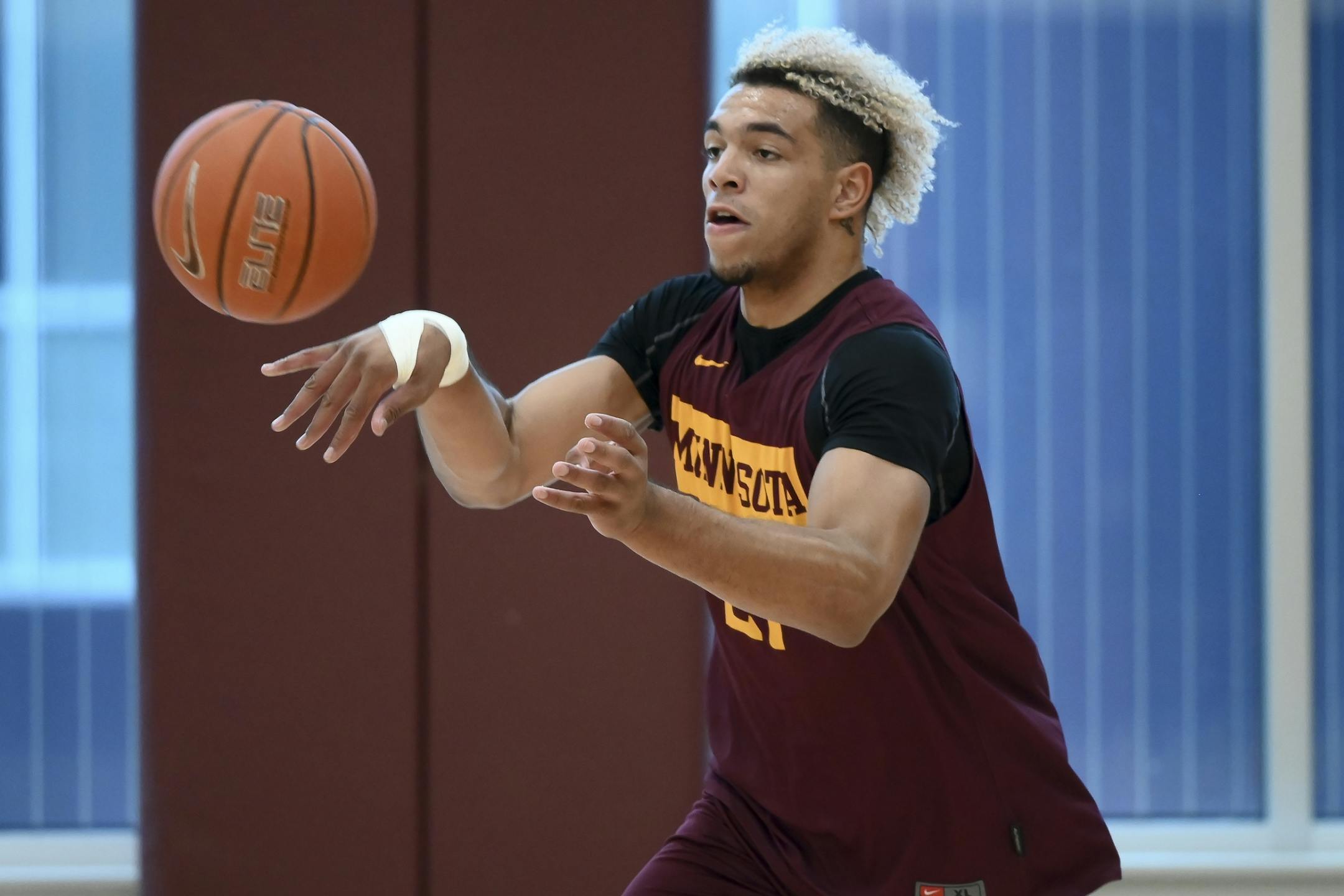 Minnesota Golden Gophers forward Jarvis Omersa (21) passed the ball during Tuesday's practice.