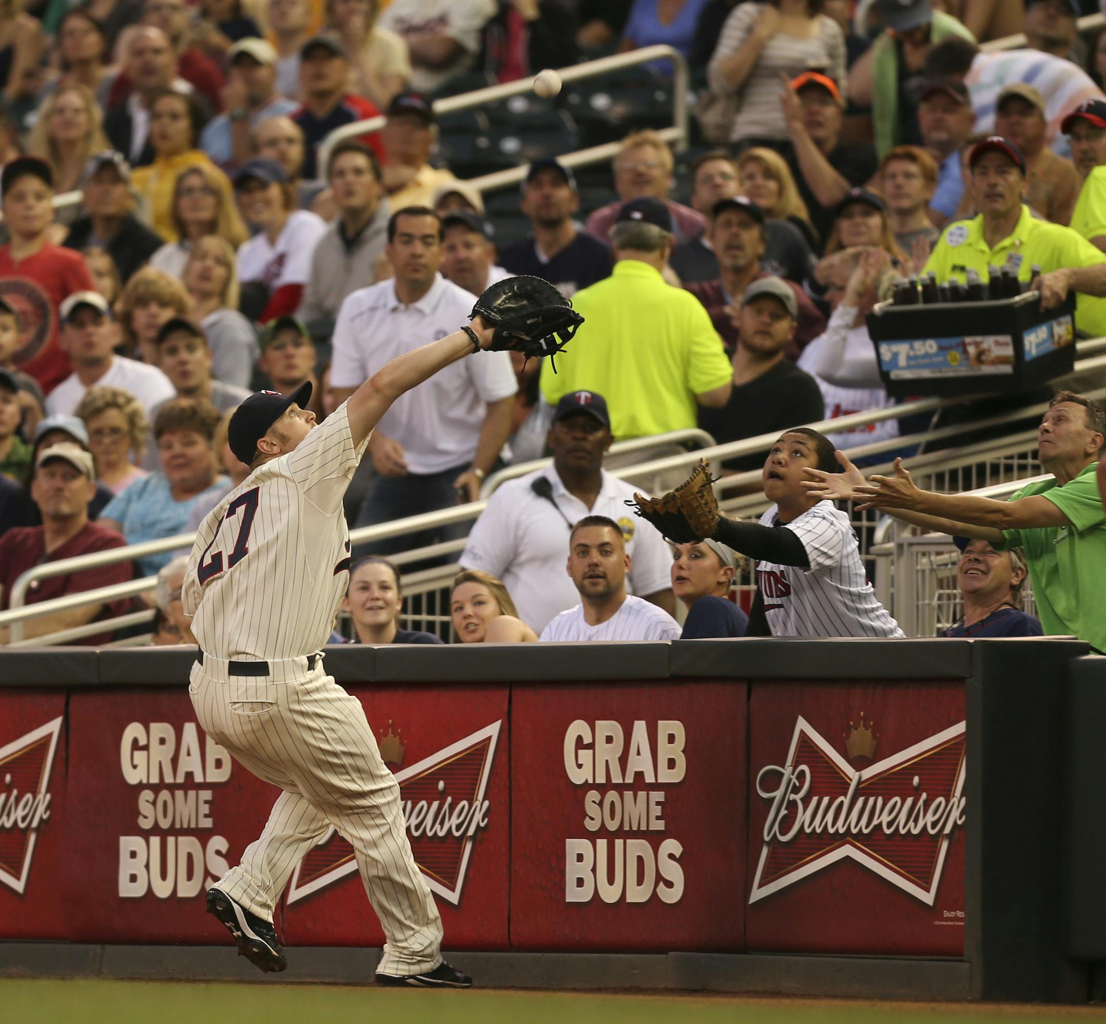 Chris Parmelee caught this foul ball hit by Brewers’ Jeff Bianchi for the first out of the fifth inning Wednesday night.