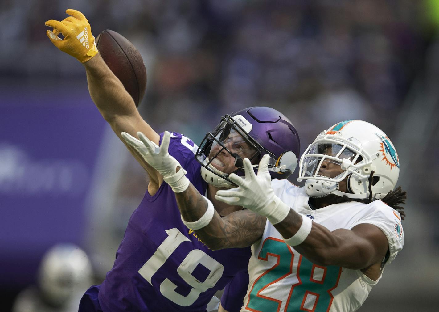 Minnesota Vikings wide receiver Adam Thielen (19) battled Miami Dolphins cornerback Bobby McCain (28) for an incomplete pass in the first quarter at U.S. Bank Stadium Sunday December 16, 2018 in Minneapolis, MN.] The Minnesota Vikings beat the Miami Dolphins 41-17 at U.S. Bank Stadium. Jerry Holt &#xef; Jerry.holt@startribune.com