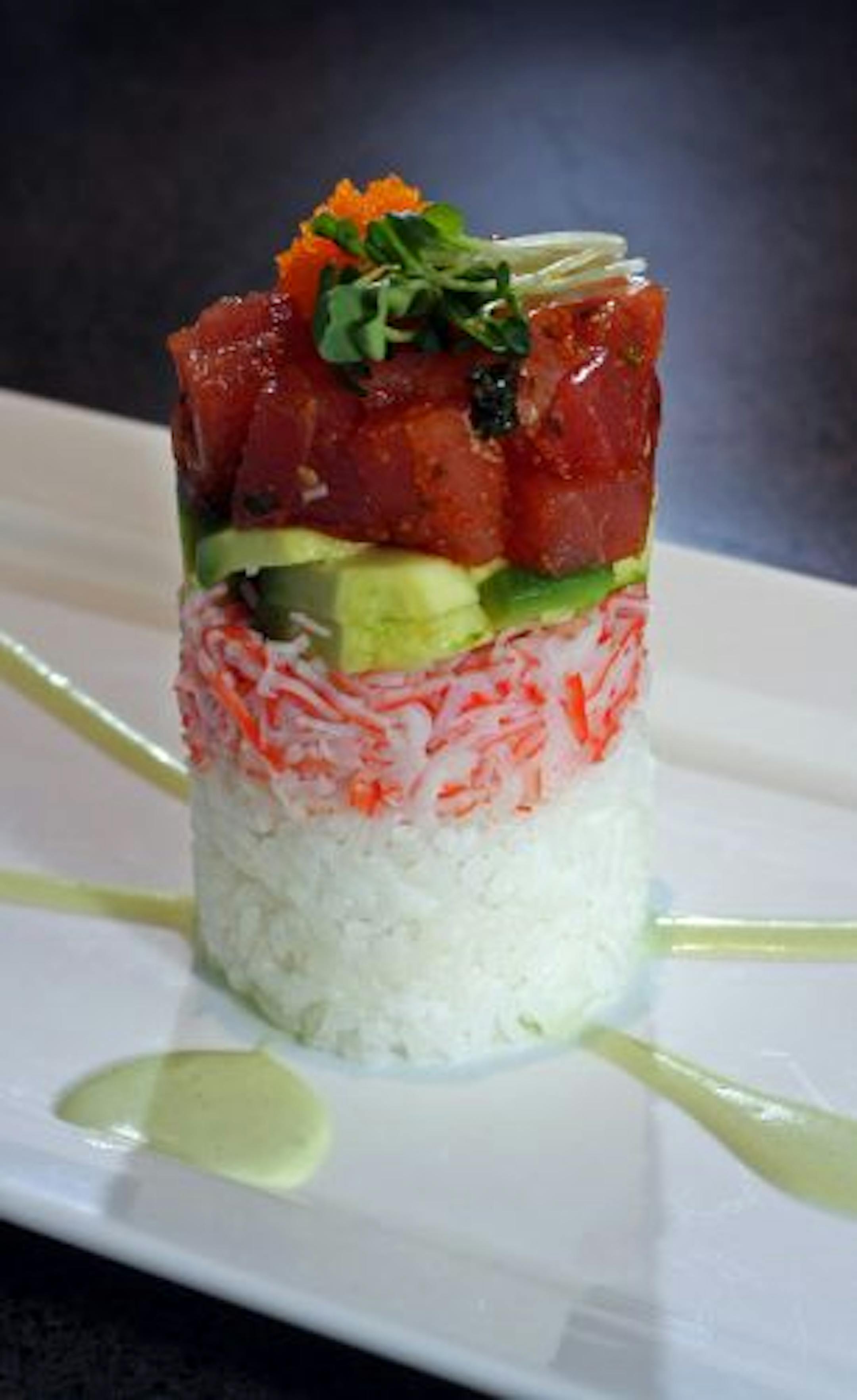 Kona Grill, from the sushi bar: Tuna Tower