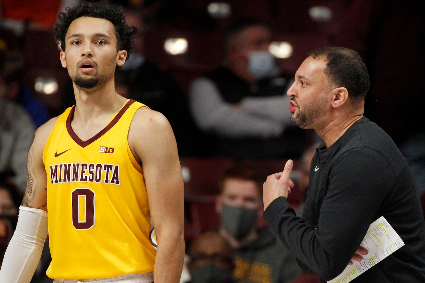 Gophers coach Ben Johnson talks to guard Payton Willis during the team's game against Illinois on Tuesday