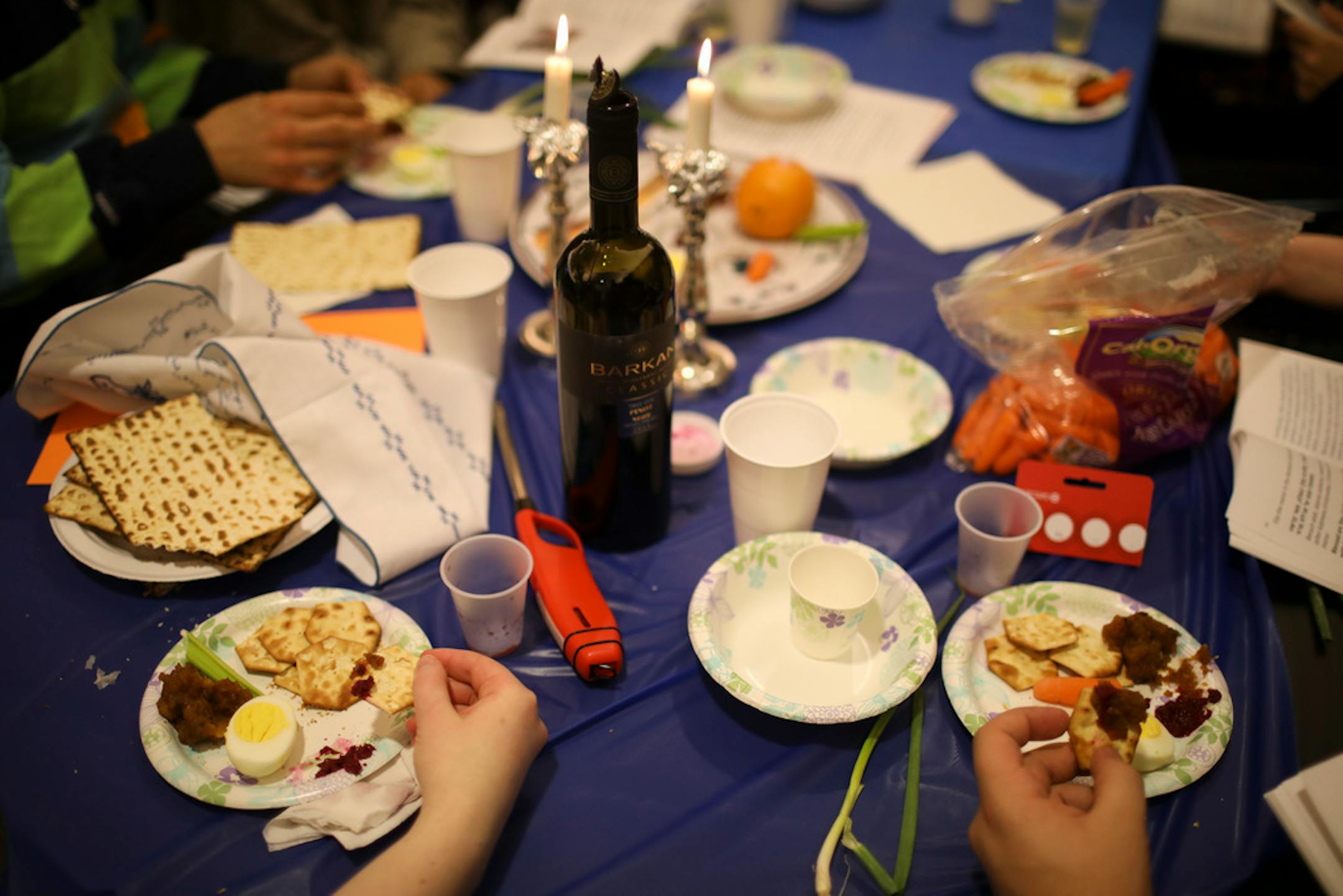 Carrots were added to the Seder plates at Minnesota Hillel to acknowledge the suffering in Syria. ] JEFF WHEELER • jeff.wheeler@startribune.com Passover began Monday night, April 10, 2017 with the traditional Seder meal, rich in symbolism and meaning for Jews. Monday night, the Minnesota Hillel community gathered for their Seder meal near the U of M campus in Minneapolis.