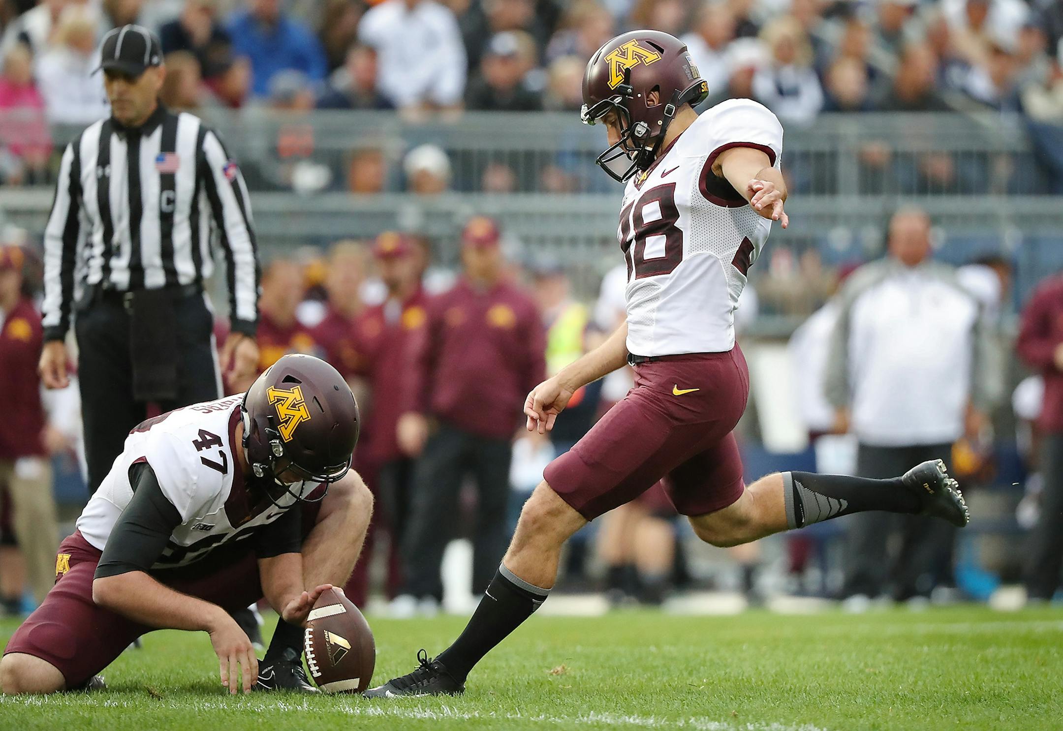 Minnesota's place kicker Emmit Carpenter kicked a field goal