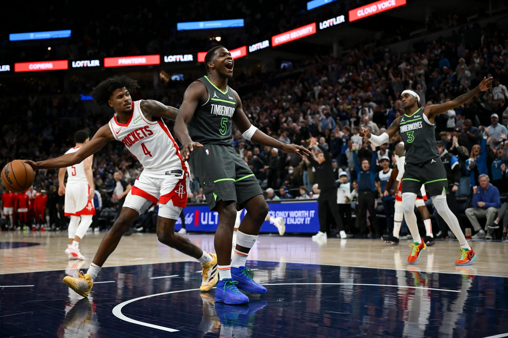Anthony Edwards' two mammoth dunks cap Timberwolves win over Rockets