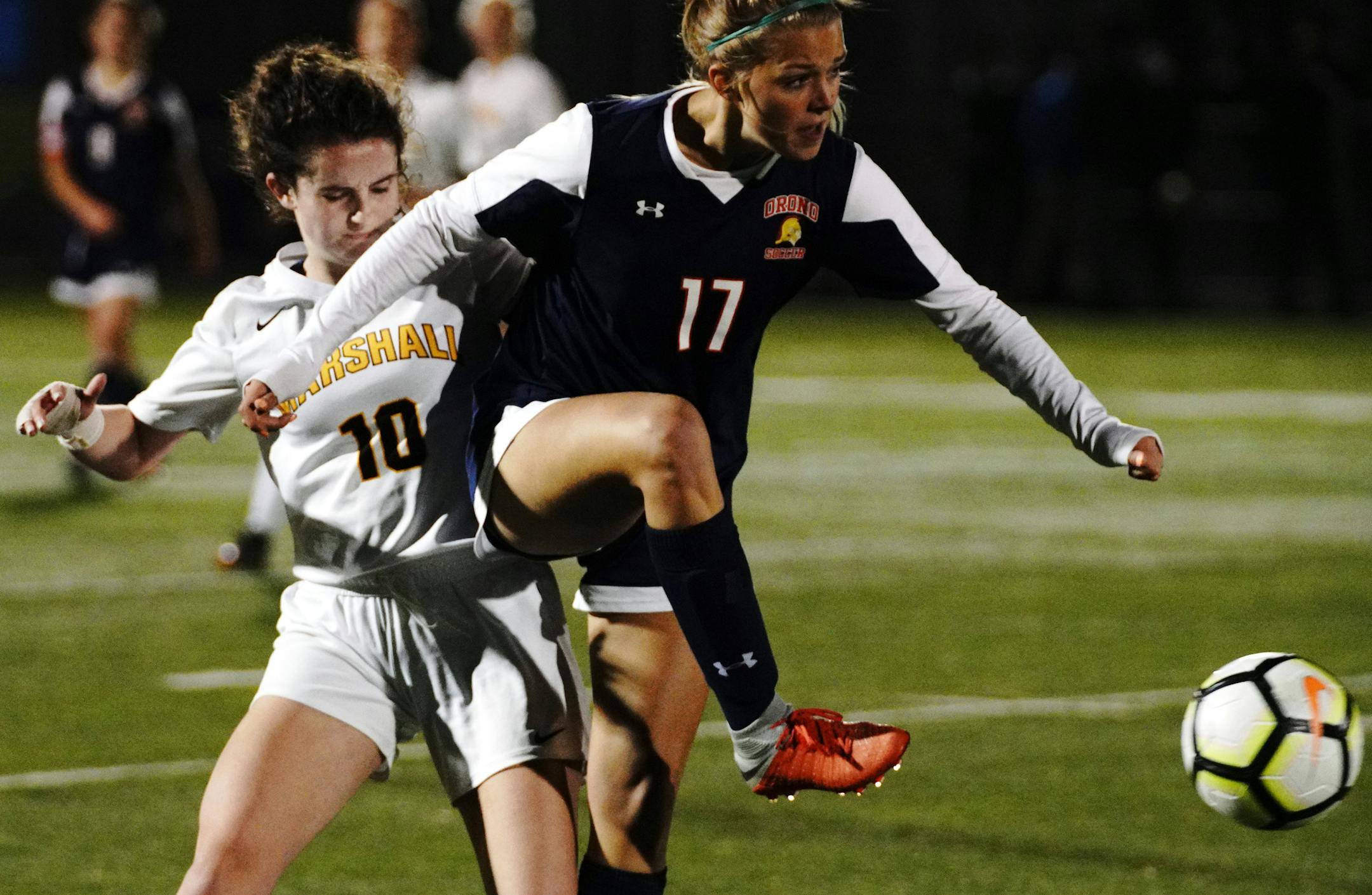 Orono midfielder Natalie Brockman (17) battlesDuluth Marshall midfielder Emily Lemker (10) for control of the ball. ] MARK VANCLEAVE • mark.vancleave@startribune.com * Orono plays Duluth Marshall in the Minnesota girls Class 1A soccer quarterfinals at Chisago Lakes High School on Wednesday, Oct. 24, 2018.