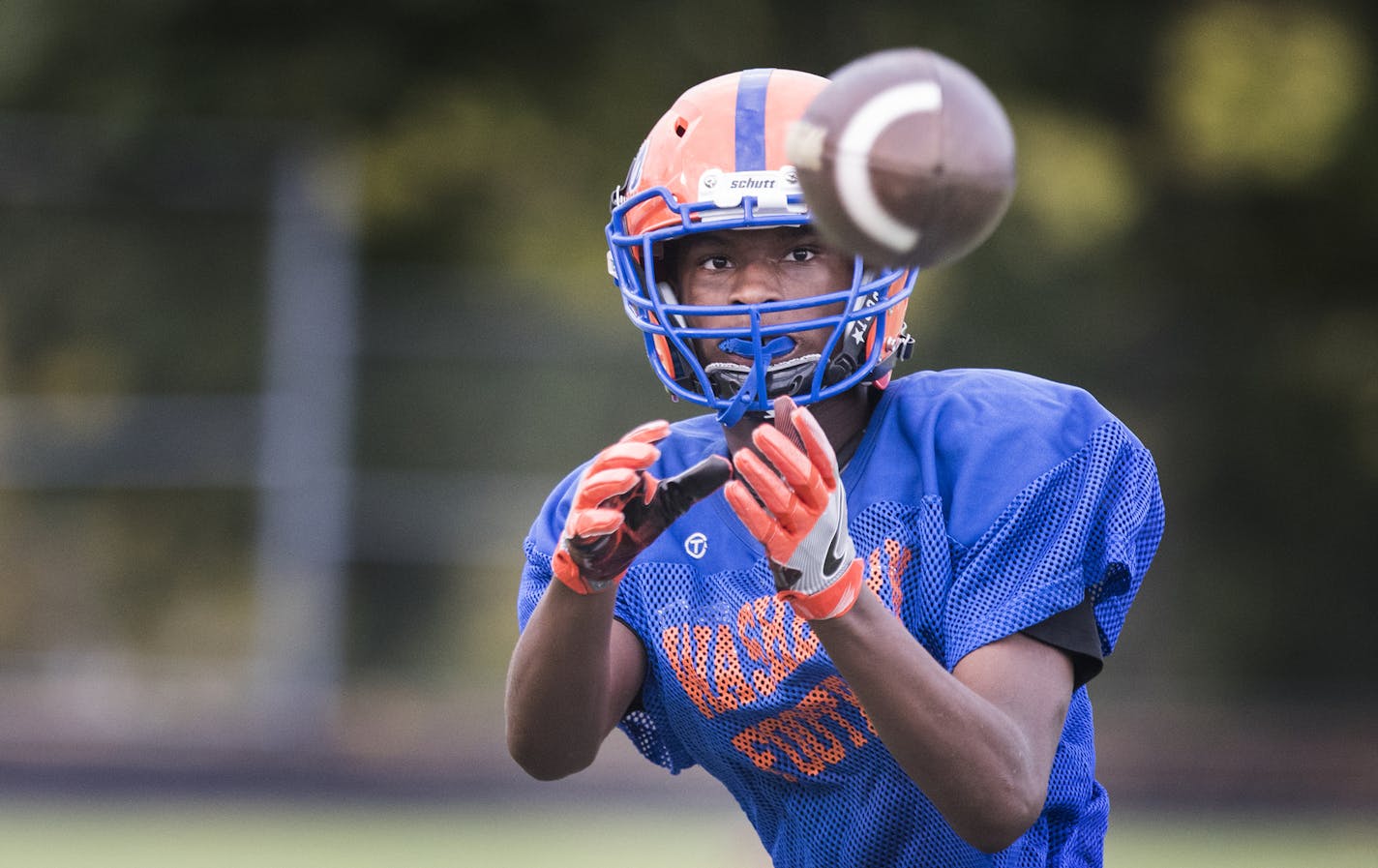 D'Angelo Moore receives a pass during practice. ] (Leila Navidi/Star Tribune) leila.navidi@startribune.com BACKGROUND INFORMATION: Football practice at Washburn High School in Minneapolis on Wednesday, September 28, 2016. Feature on Minneapolis city football conference rivalries fading under the new district scheduling arrangement.