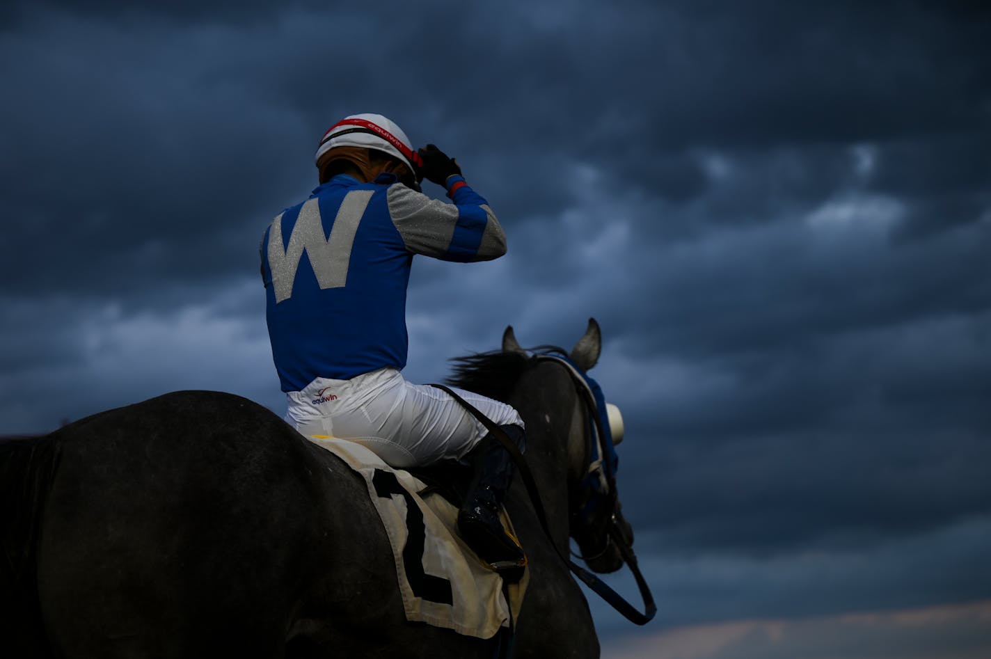 A jockey adjusts their goggles after a race Wednesday, Aug. 16, 2023 at Canterbury Park in Shakopee, Minn. ] AARON LAVINSKY • aaron.lavinsky@startribune.com