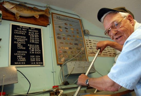 Dennis Anderson: Little bait shop a rare catch in land of 10,000