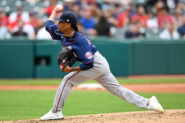 Twins set records with players and pitchers used, rookie debuts