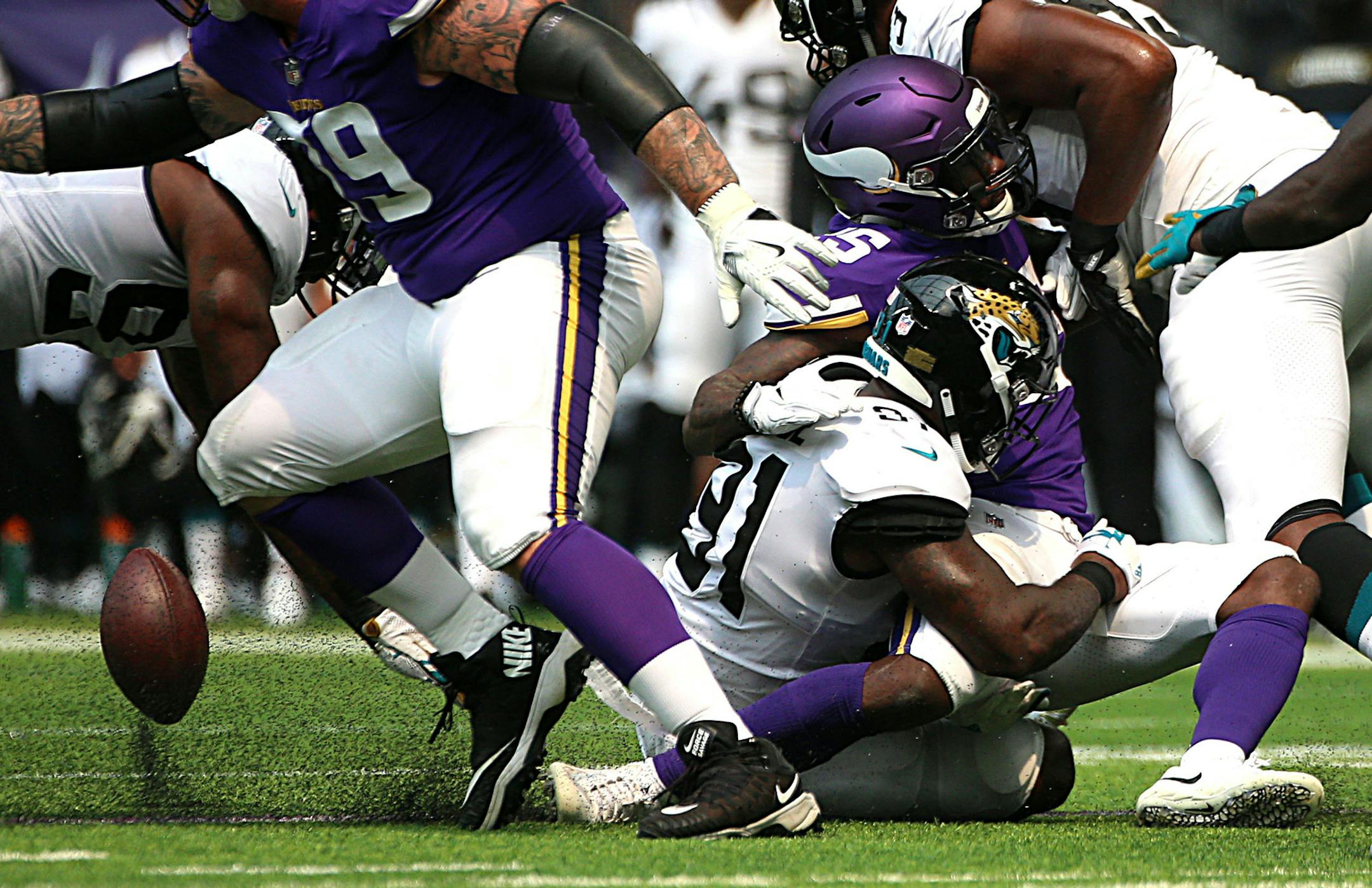 Minnesota Vikings running back Latavius Murray (25) fumbles the ball in the first quarter. ] ALEX KORMANN • alex.kormann@startribune.com The Minnesota Vikings played host to the Jacksonville Jaguars at U.S. Bank Stadium in Minneapolis on Saturday for their second game of the preseason.