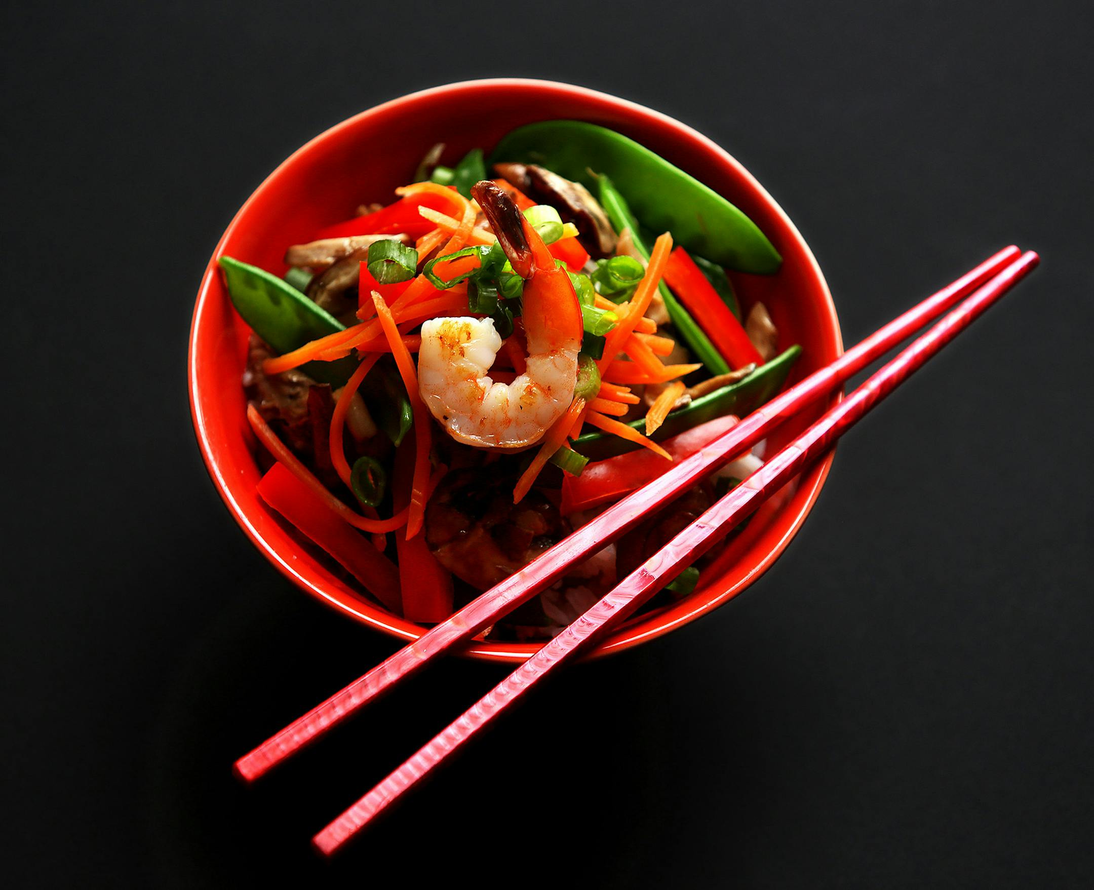 SCOTT KEELER | Times Shrimp and Mushroom Rice Bowl with carrots, sugar snap peas and red bell pepper with Ponzu sauce. FOR TASTE SECTION. ORG XMIT: 379611